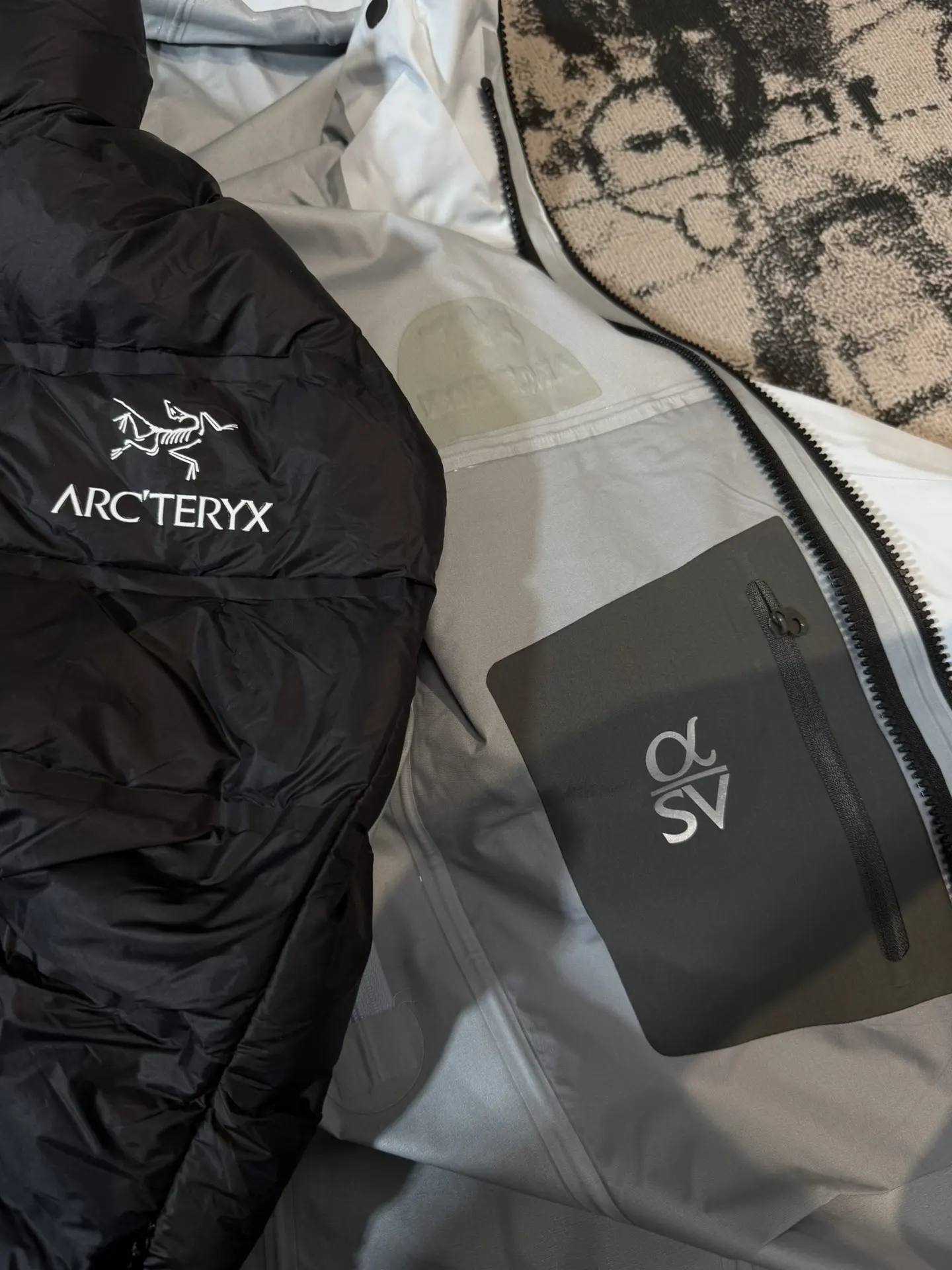 Alpha SV 3-in-1 GORE-TEX Hardshell Jacket D48019400 — view 3