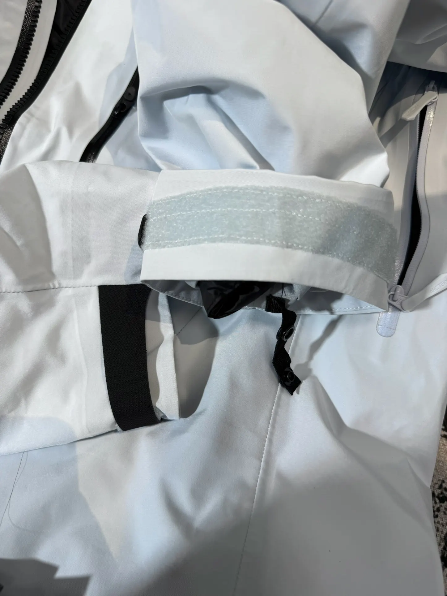 Alpha SV 3-in-1 GORE-TEX Hardshell Jacket D48019400 — view 6