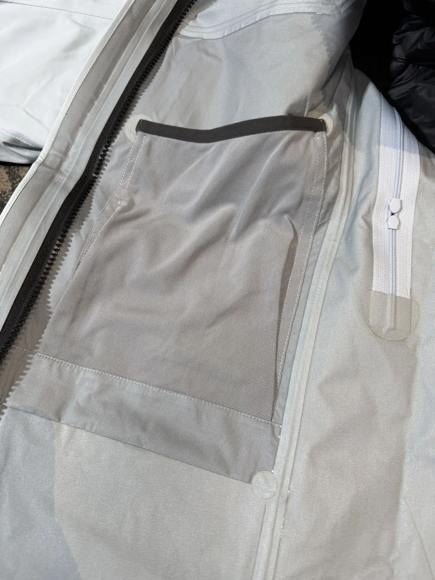 Alpha SV 3-in-1 GORE-TEX Hardshell Jacket D48019400 — view 7