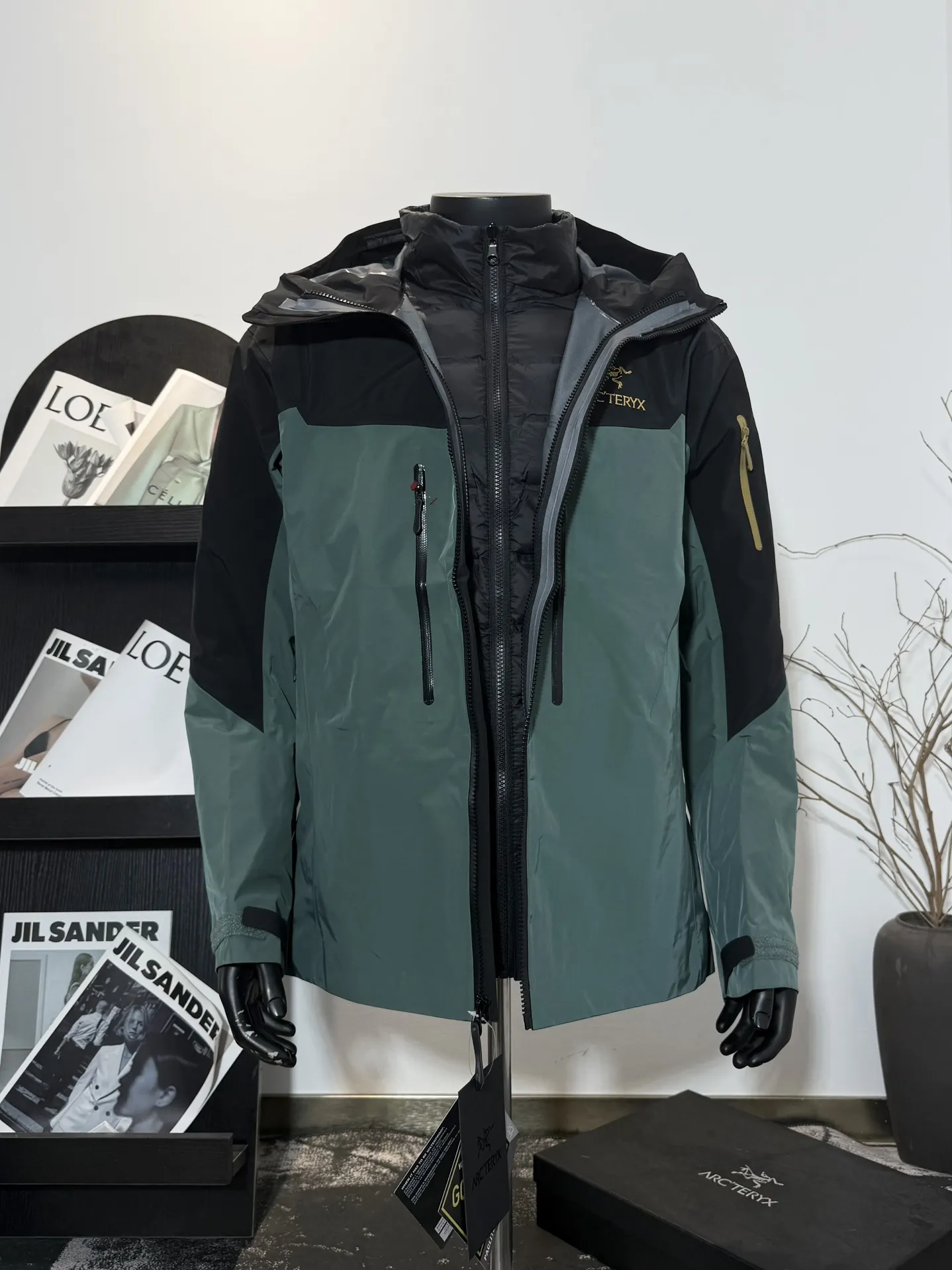 Alpha SV 3-in-1 GORE-TEX Down Jacket D48019401