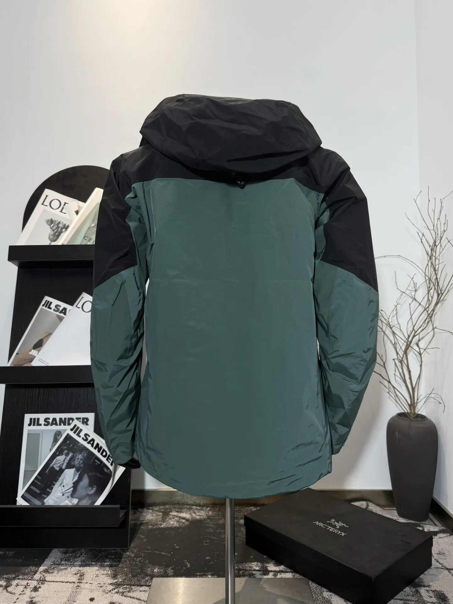 Alpha SV 3-in-1 GORE-TEX Down Jacket D48019401 — view 2