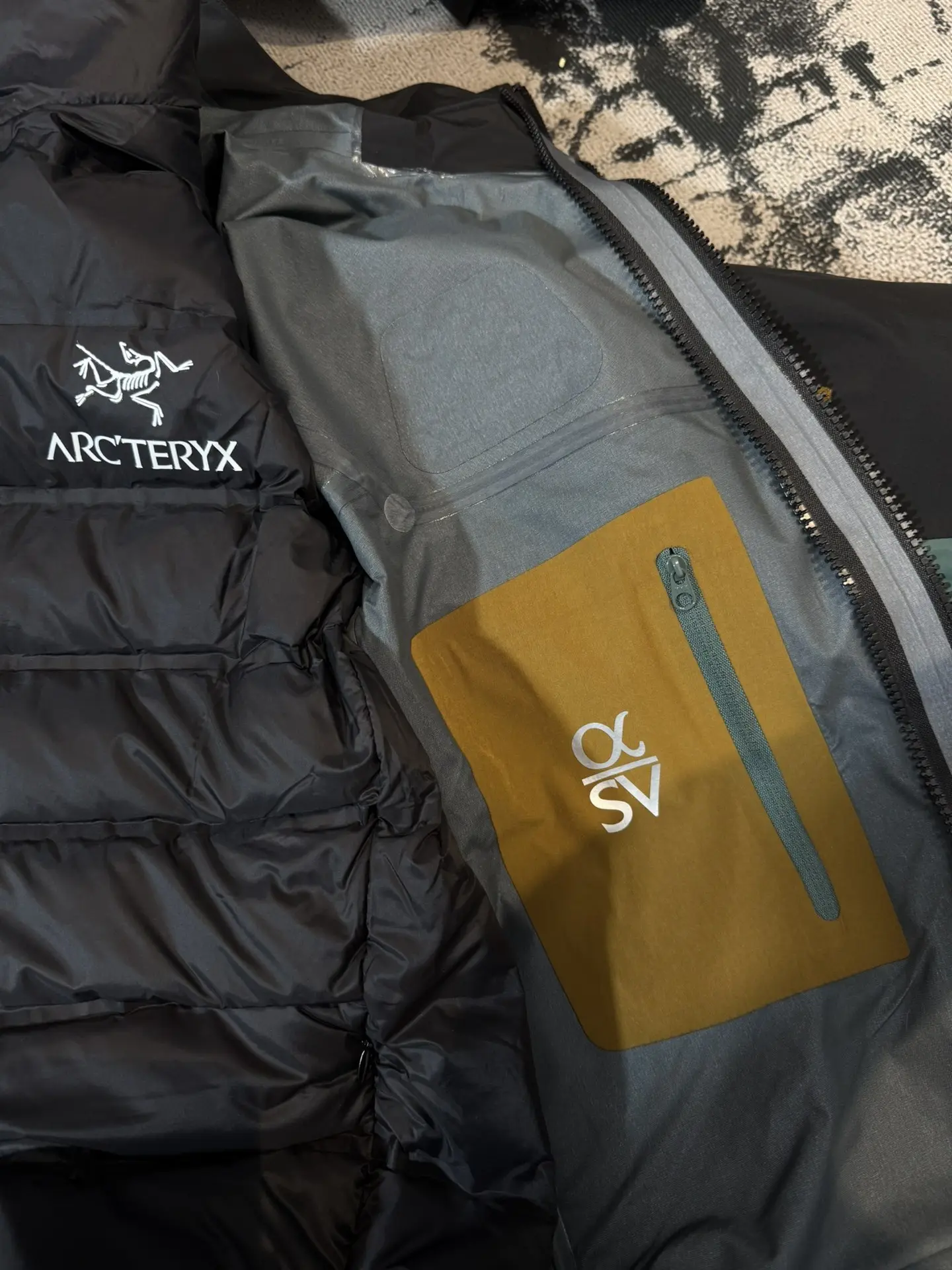 Alpha SV 3-in-1 GORE-TEX Down Jacket D48019401 — view 3