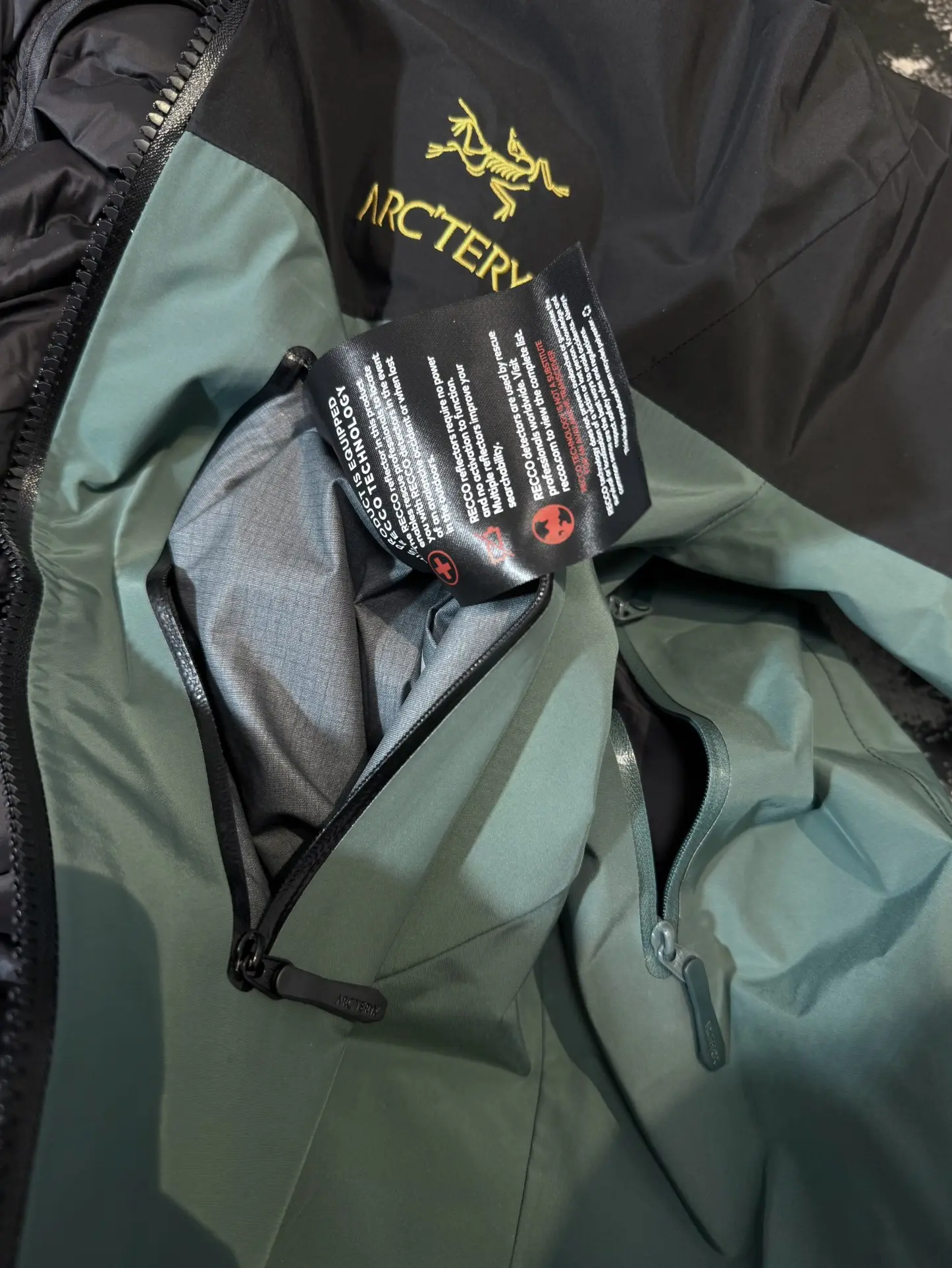 Alpha SV 3-in-1 GORE-TEX Down Jacket D48019401 — view 14