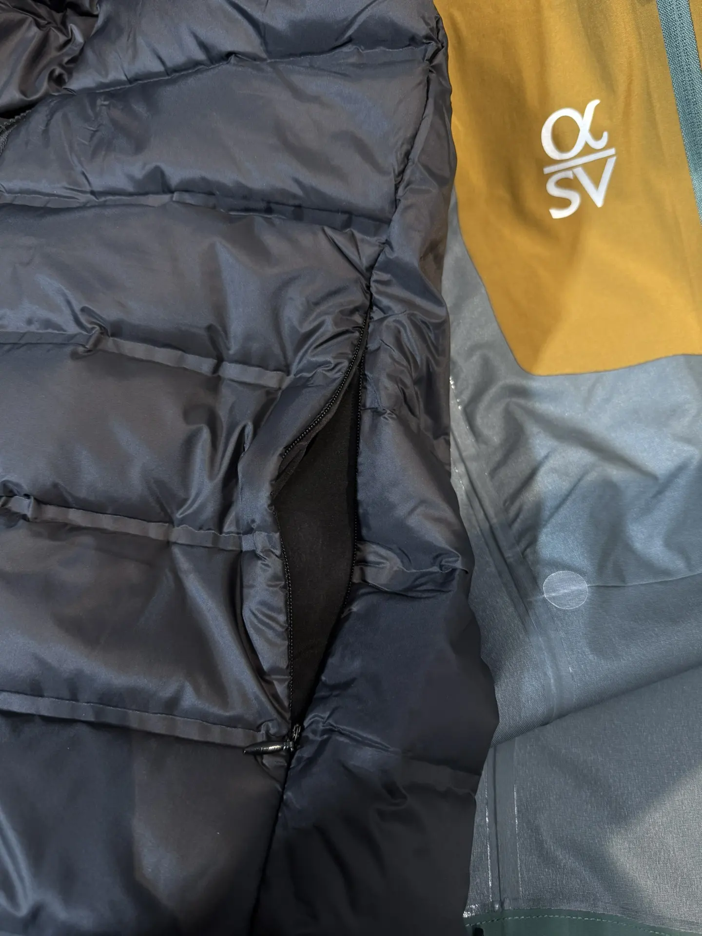 Alpha SV 3-in-1 GORE-TEX Down Jacket D48019401 — view 16