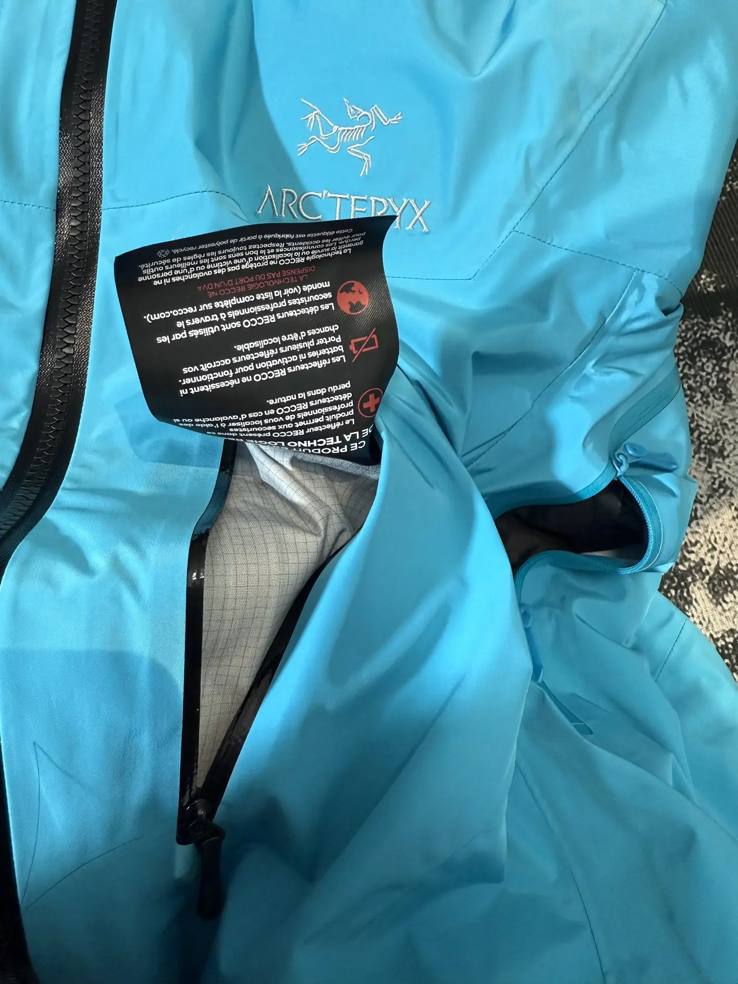 Alpha SV 3-in-1 GORE-TEX Hardshell Jacket D48019398 — view 5