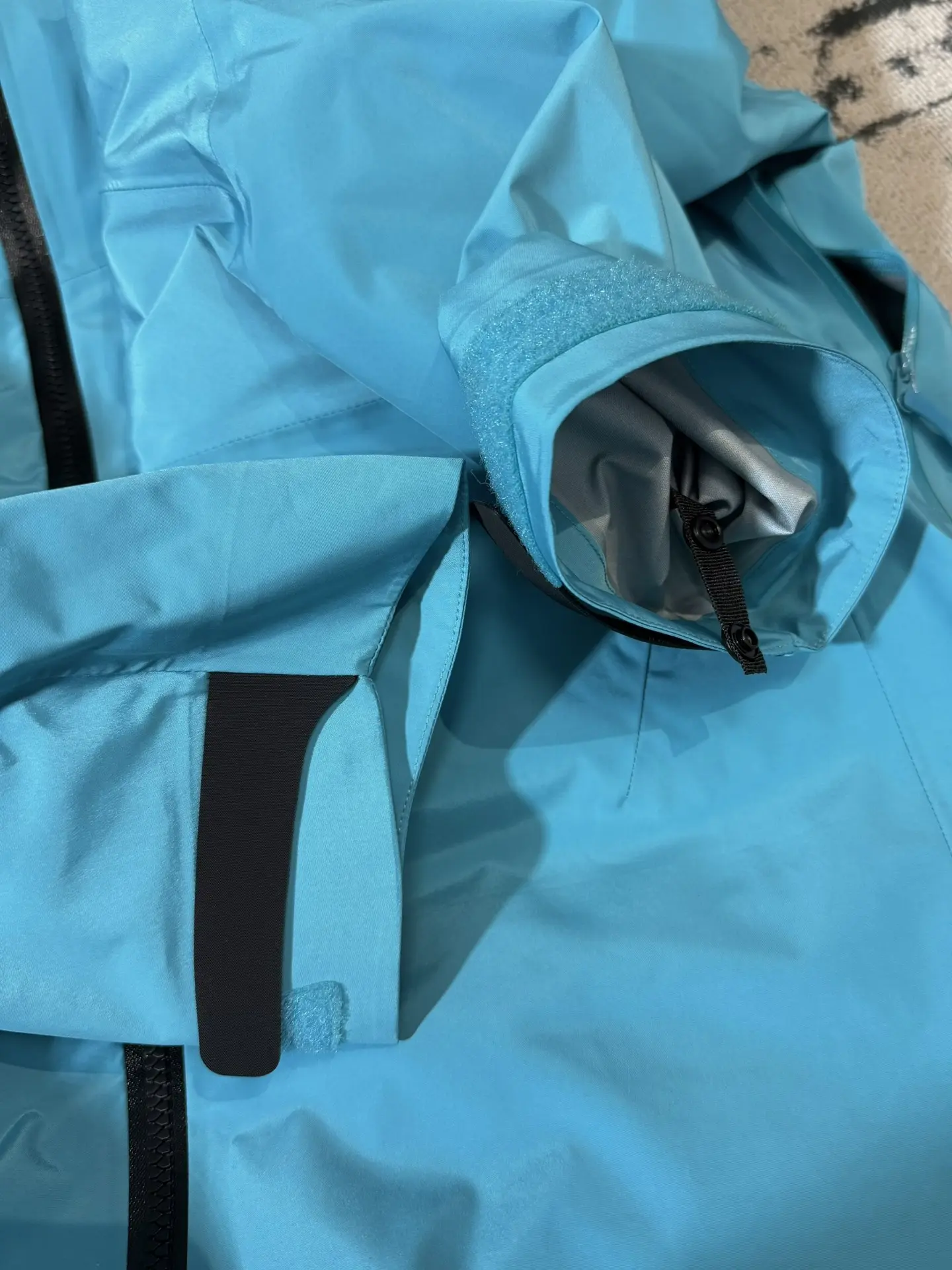 Alpha SV 3-in-1 GORE-TEX Hardshell Jacket D48019398 — view 6