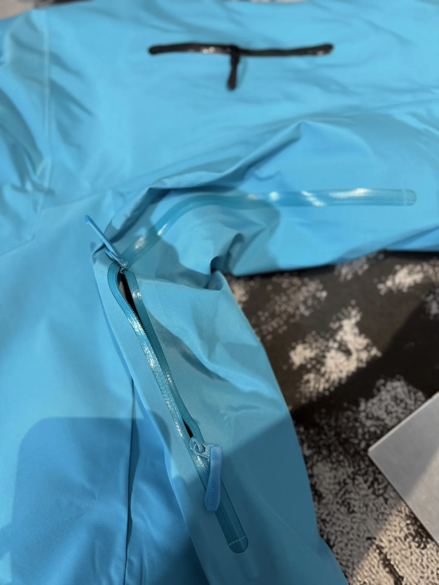 Alpha SV 3-in-1 GORE-TEX Hardshell Jacket D48019398 — view 7
