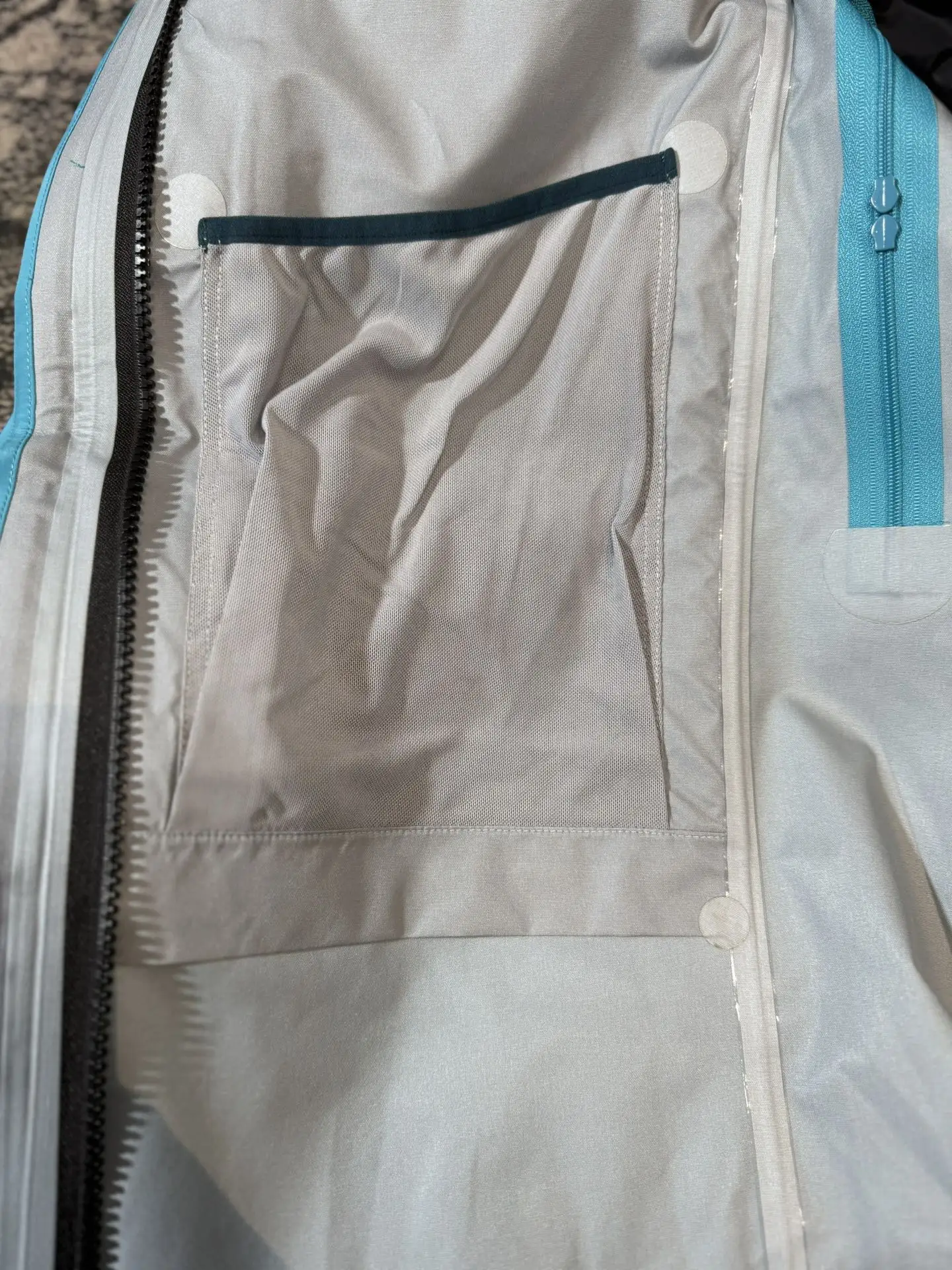 Alpha SV 3-in-1 GORE-TEX Hardshell Jacket D48019398 — view 9