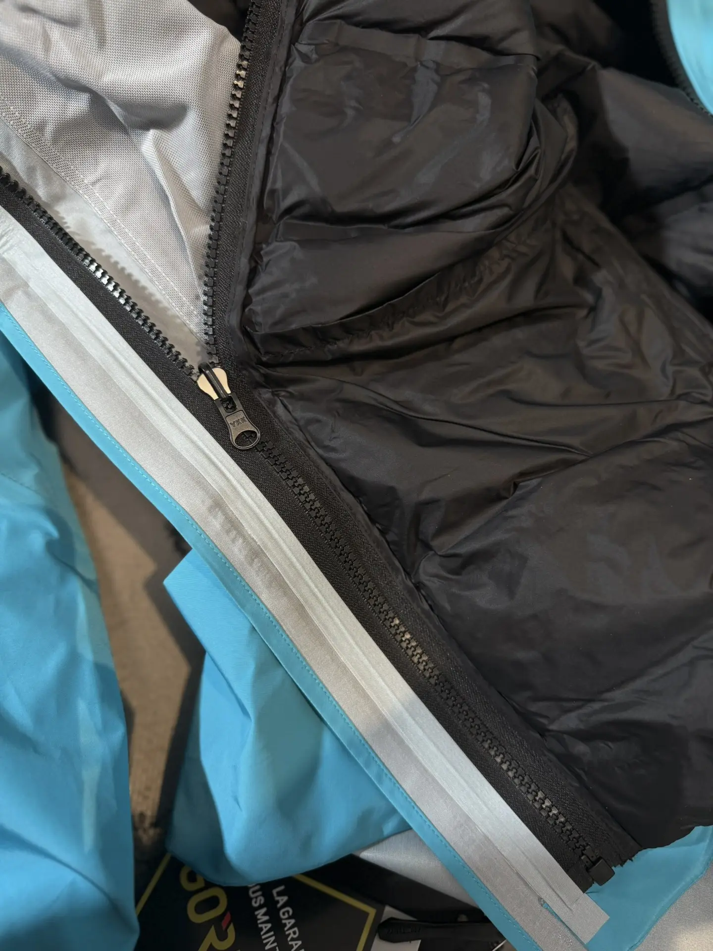 Alpha SV 3-in-1 GORE-TEX Hardshell Jacket D48019398 — view 16
