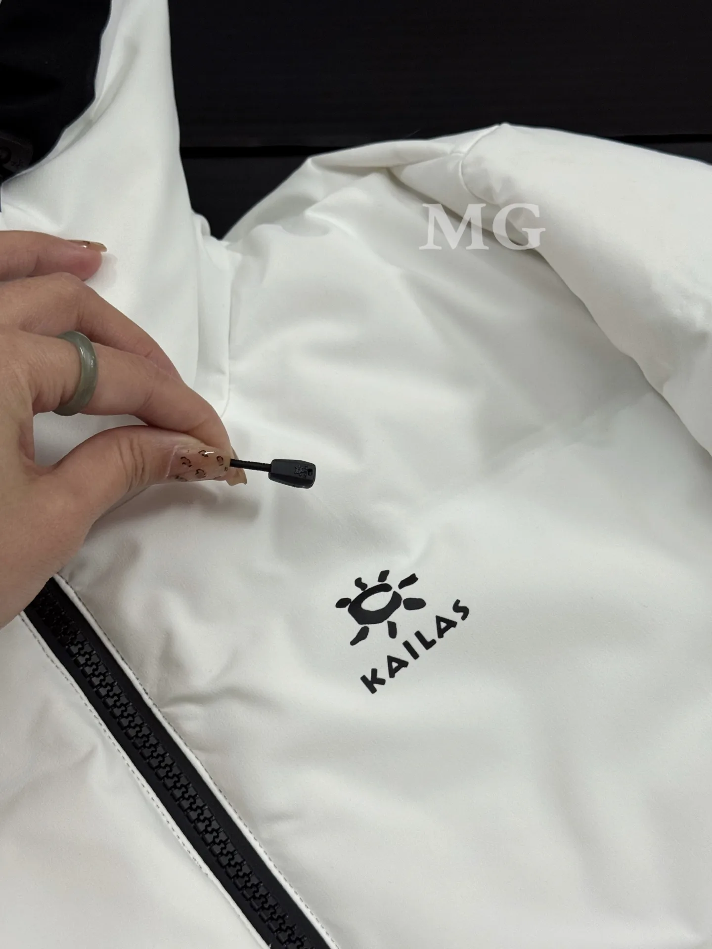 Dagu 700-Fill Down Hooded Puffer Jacket D52019378 — view 3