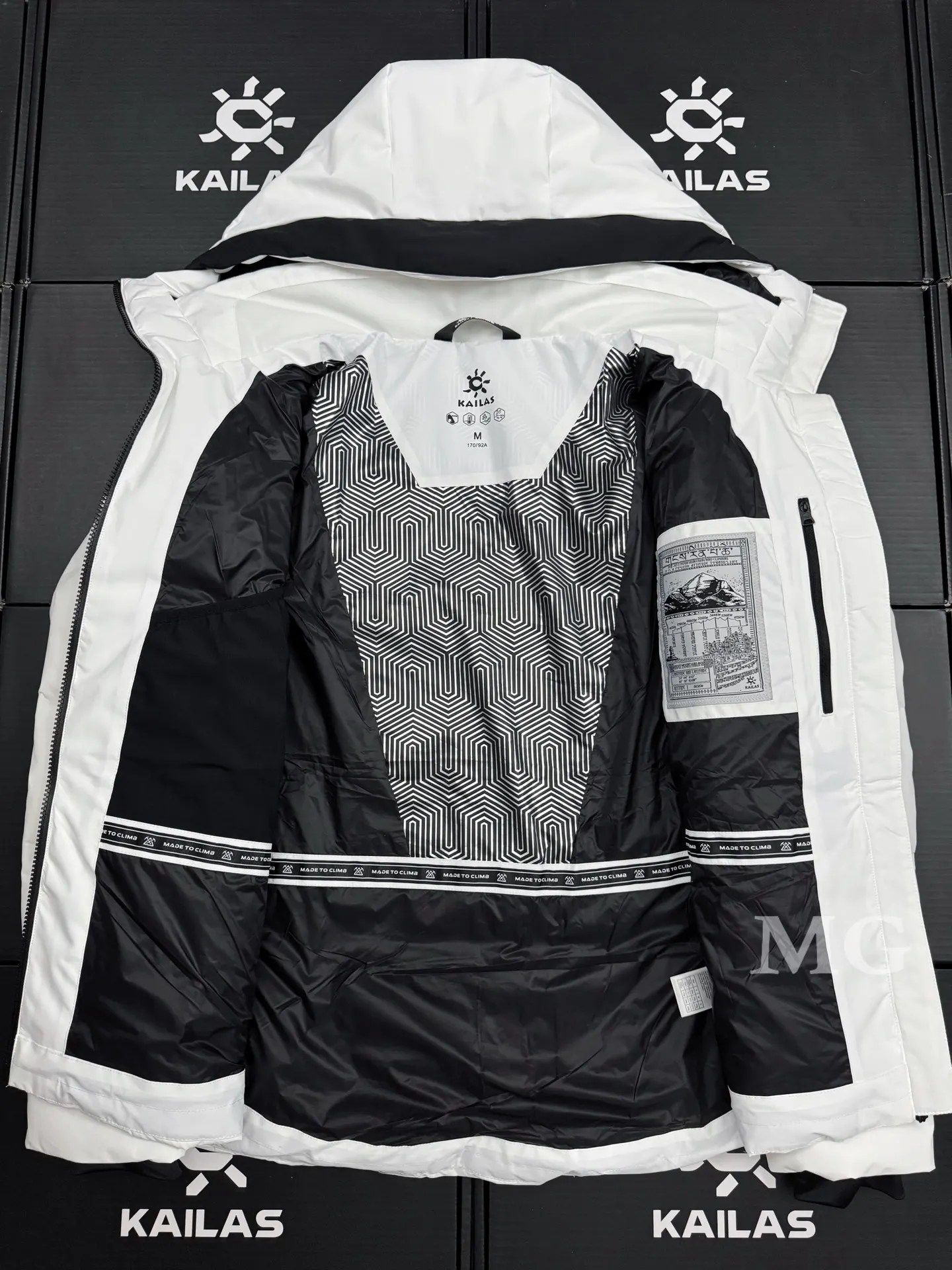 Dagu 700-Fill Down Hooded Puffer Jacket D52019378 — view 7