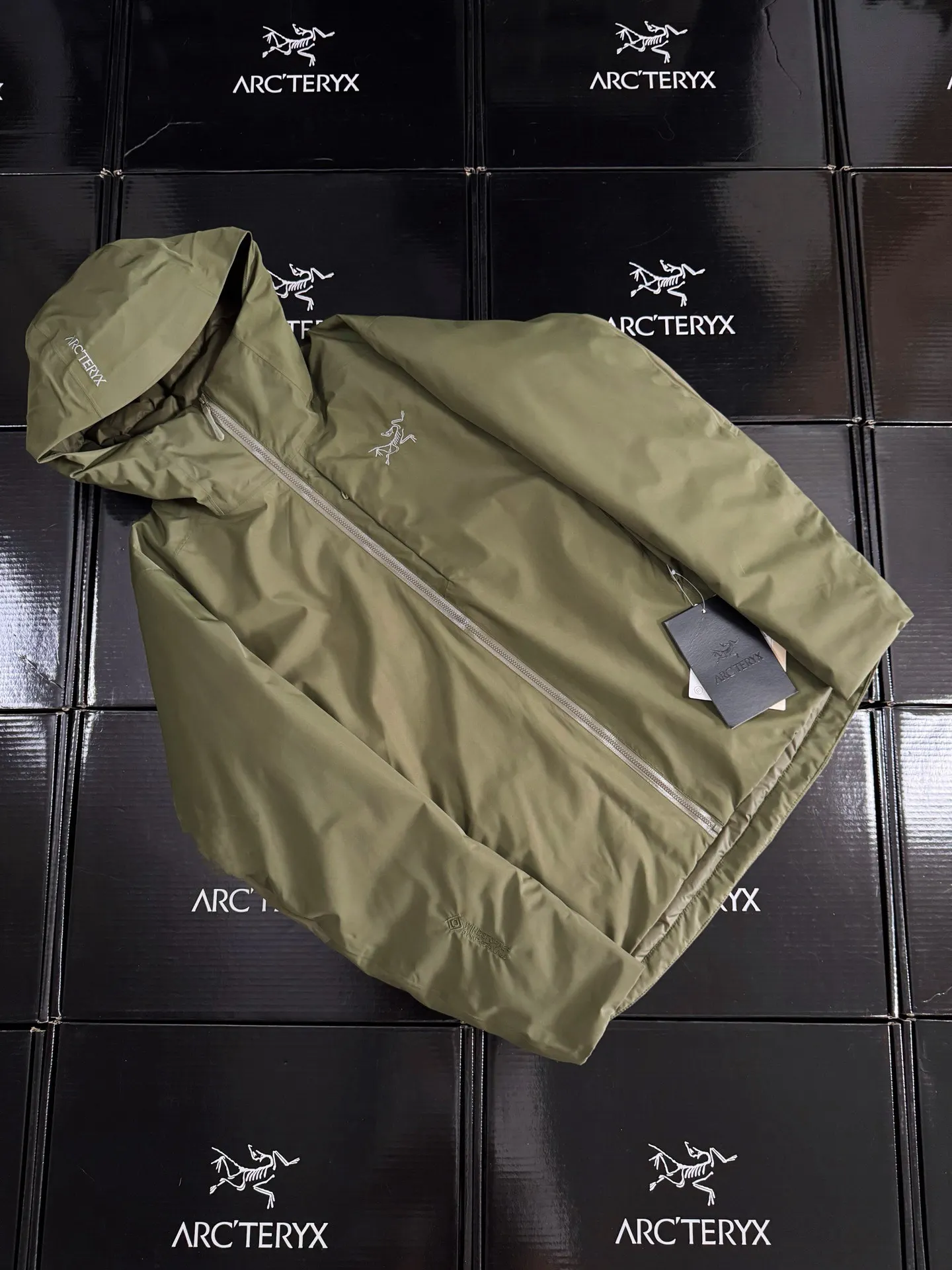 Solano Down Hoody GORE-TEX Puffer Jacket D52019591 — view 2