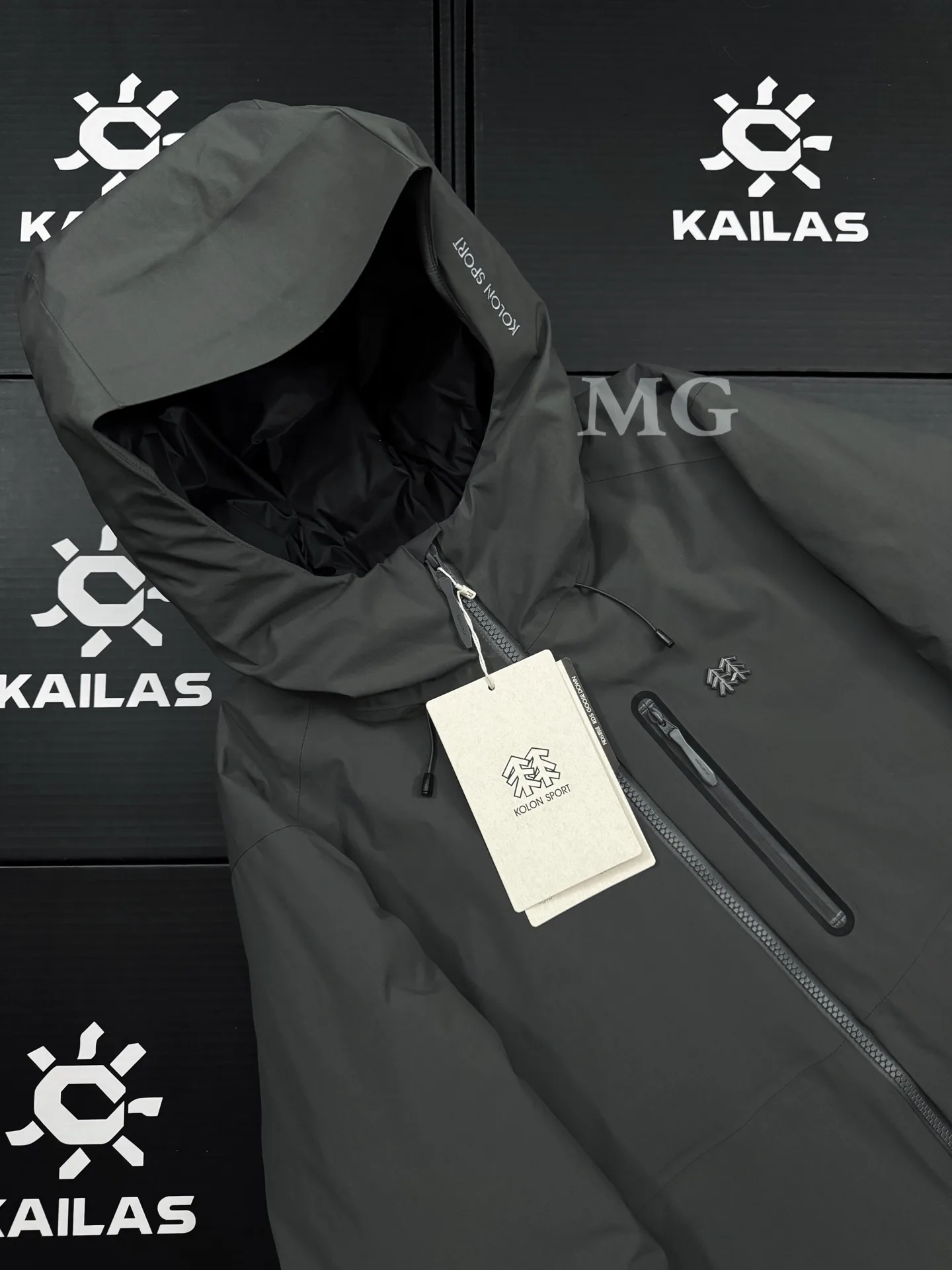 Hooded Waterproof Down-Filled Puffer Jacket D56019383 — view 3