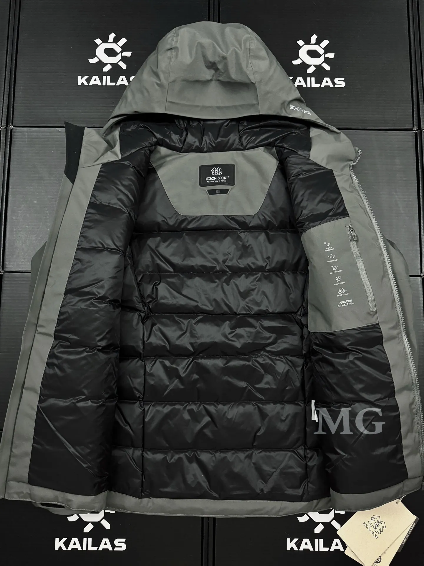 Hooded Waterproof Down-Filled Puffer Jacket D56019383 — view 8