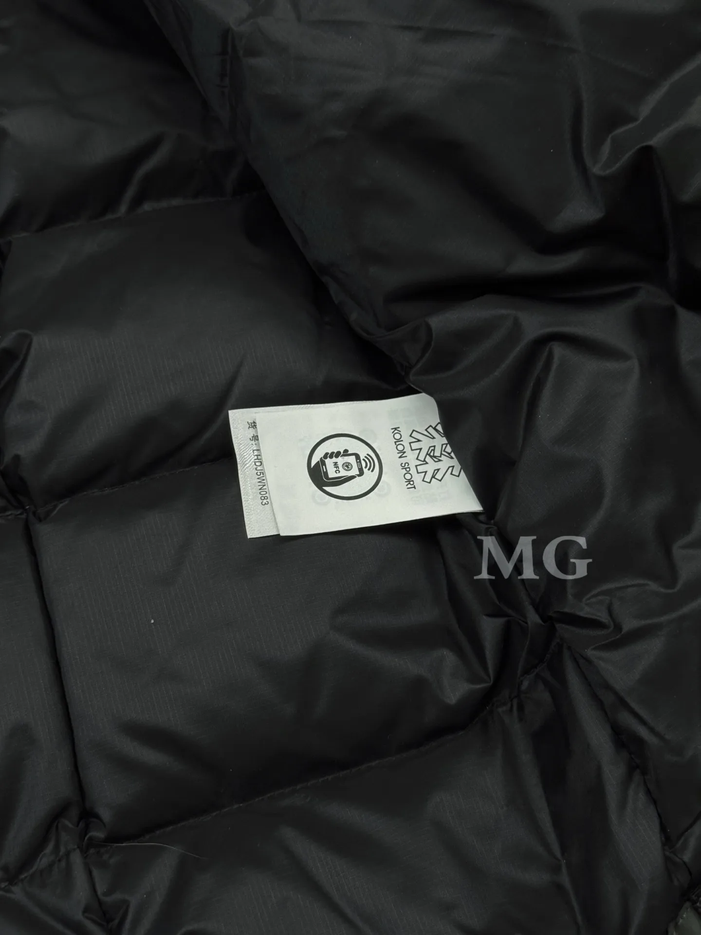 Hooded Waterproof Down-Filled Puffer Jacket D56019383 — view 9