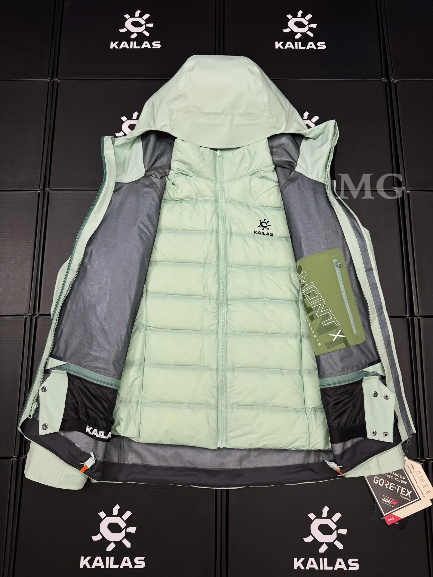 Mont-X 3-in-1 GORE-TEX Down Jacket D58019613 — view 4