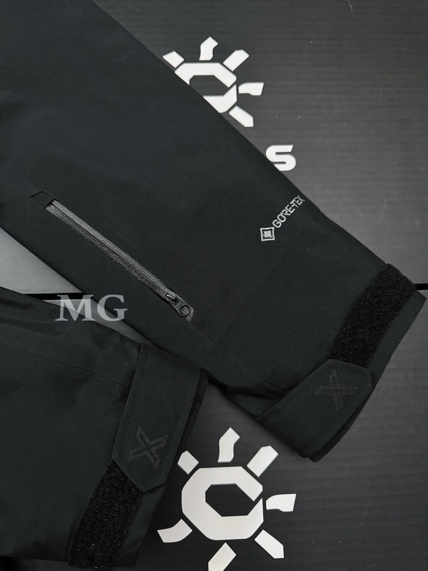 Mont-X 3-in-1 GORE-TEX Down Jacket D58019611 — view 9