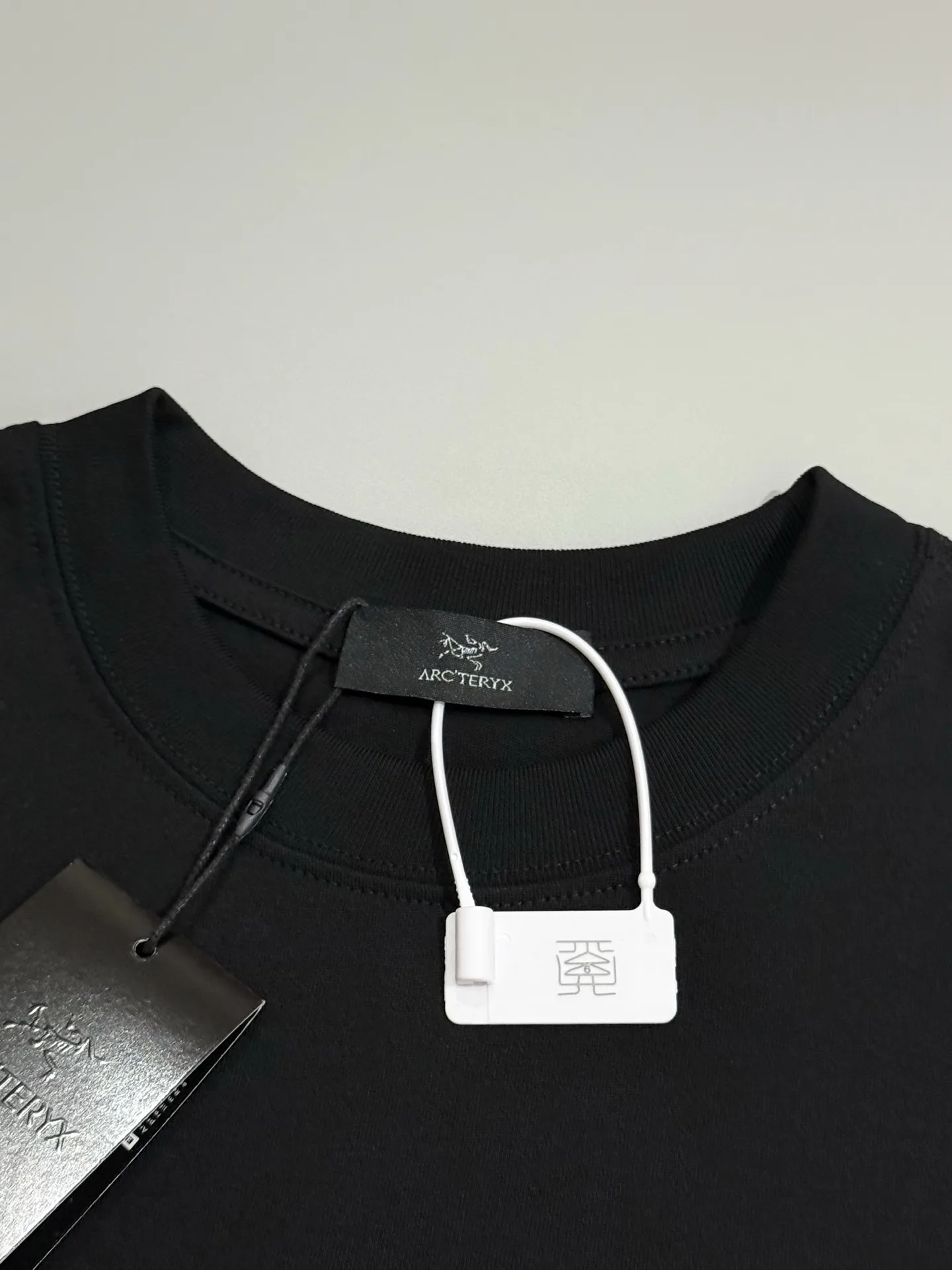 Embroidered Gradient Logo Cotton T-Shirt D13513349 — view 3
