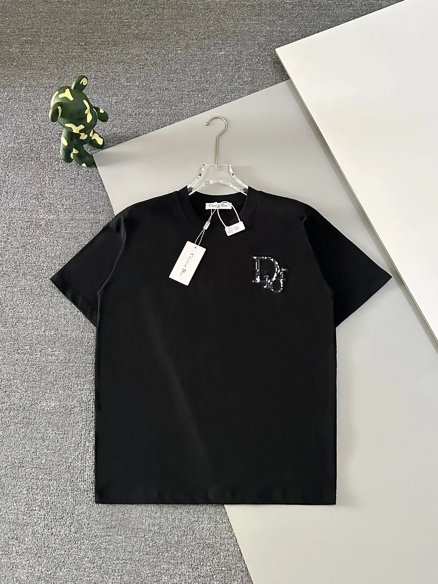 Embossed Logo Cotton T-Shirt D13513401