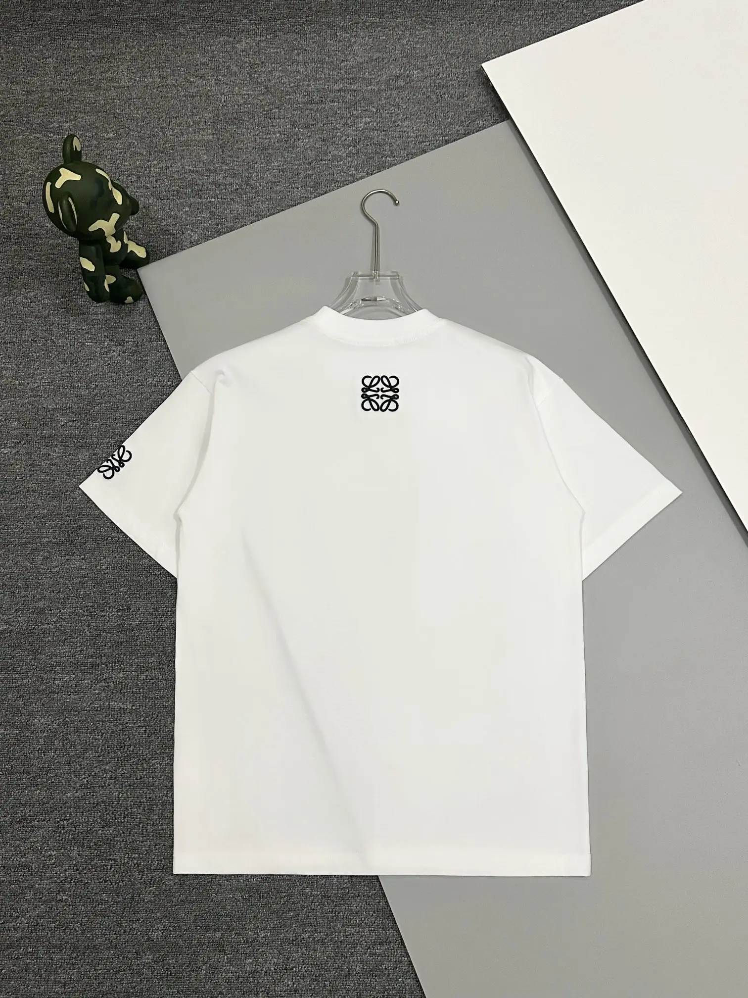 Anagram Logo Embroidered Cotton T-Shirt D13513260 — view 2