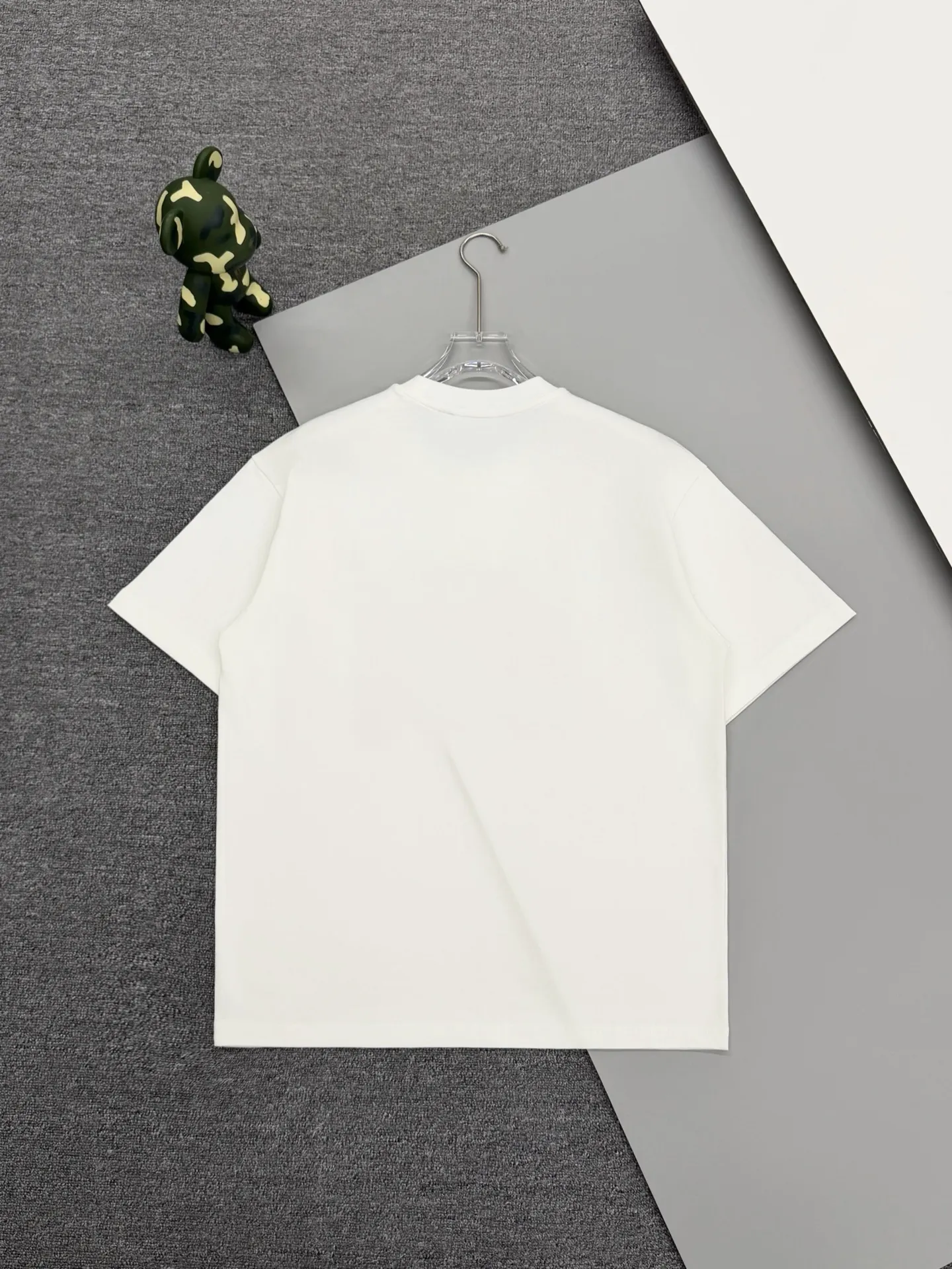 Embroidered Crest Cotton T-Shirt D14013071 — view 2