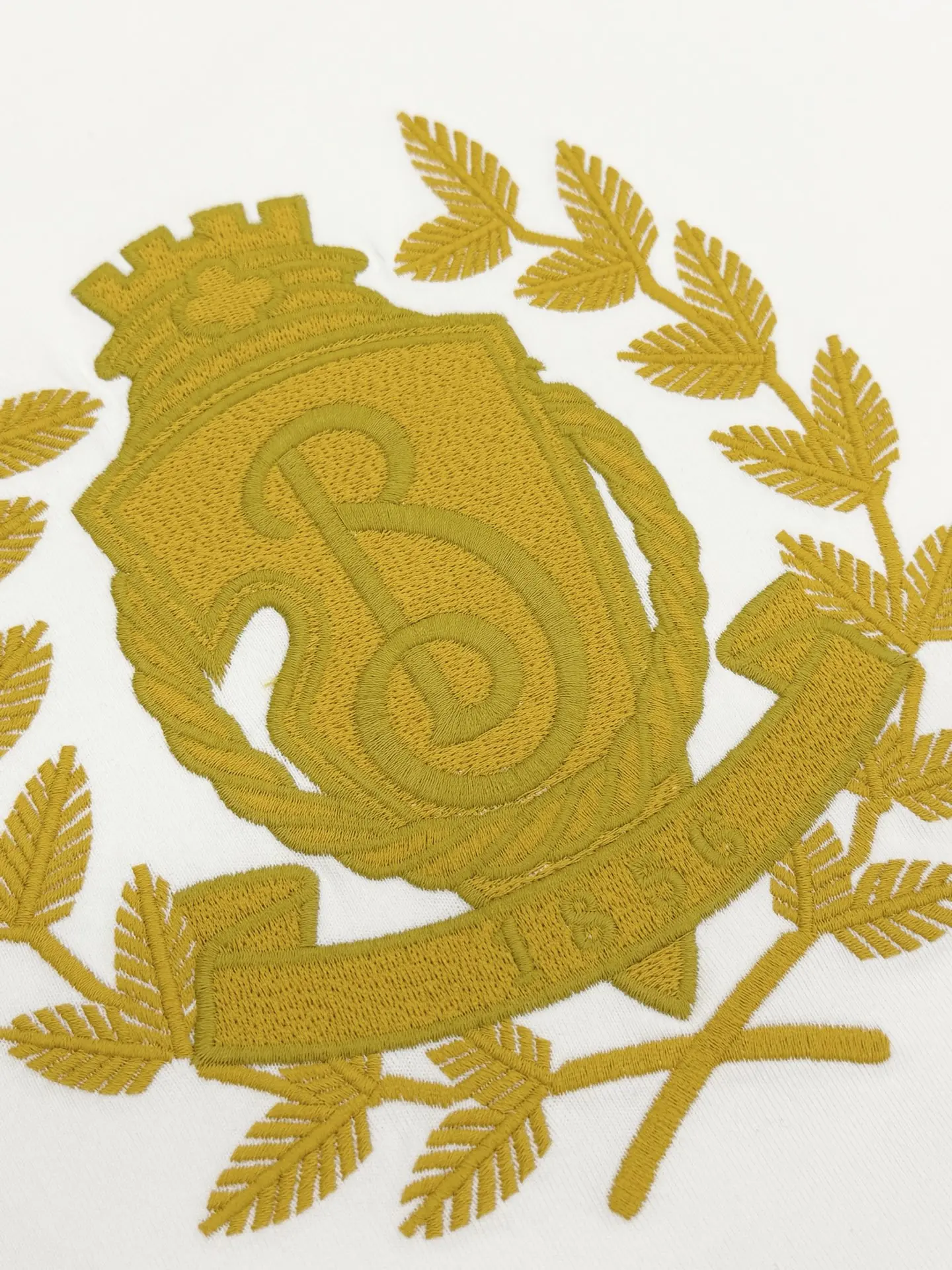 Embroidered Crest Cotton T-Shirt D14013071 — view 5