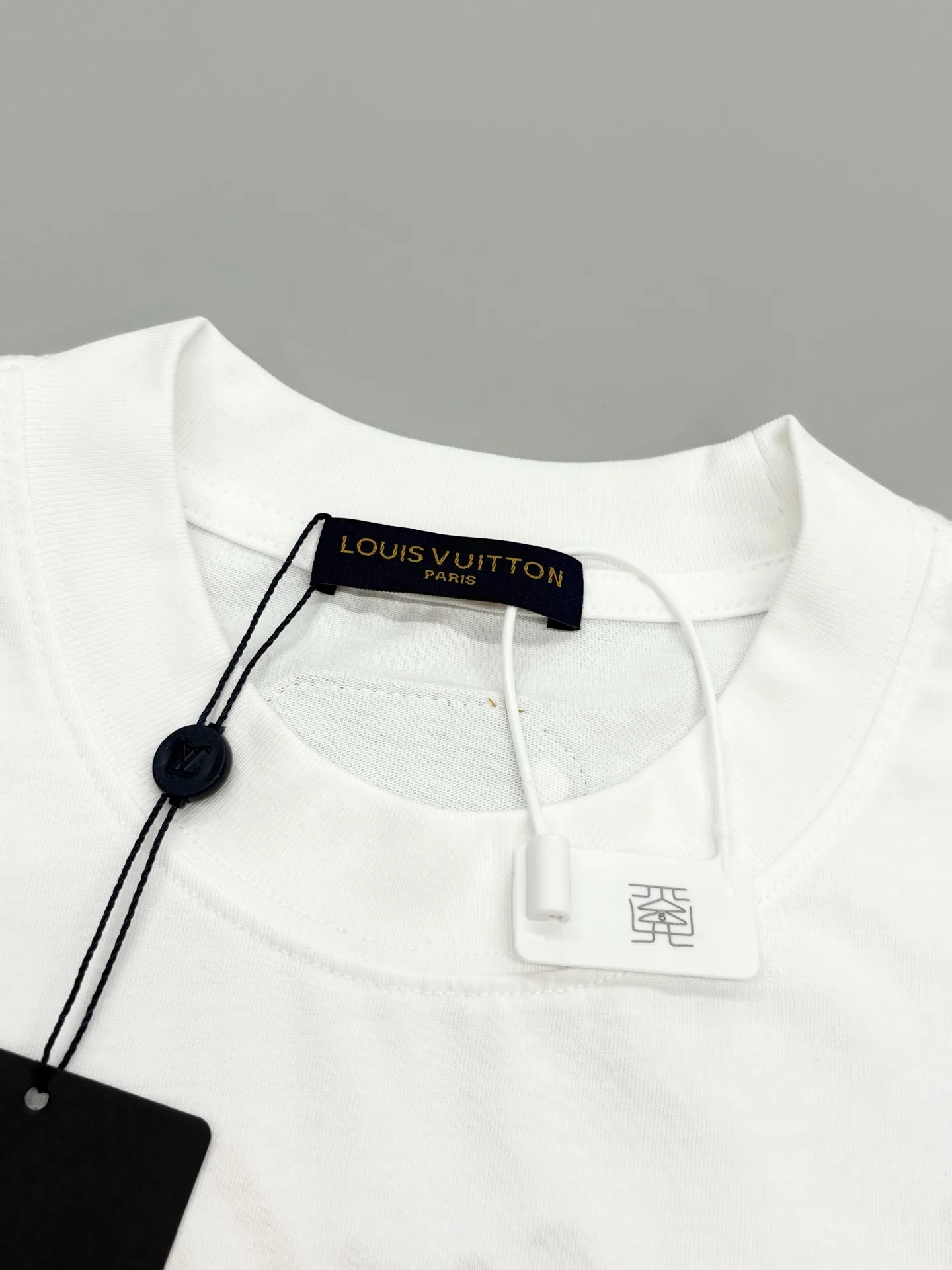 Embroidered Monogram Flower Cotton T-Shirt D14013392 — view 3