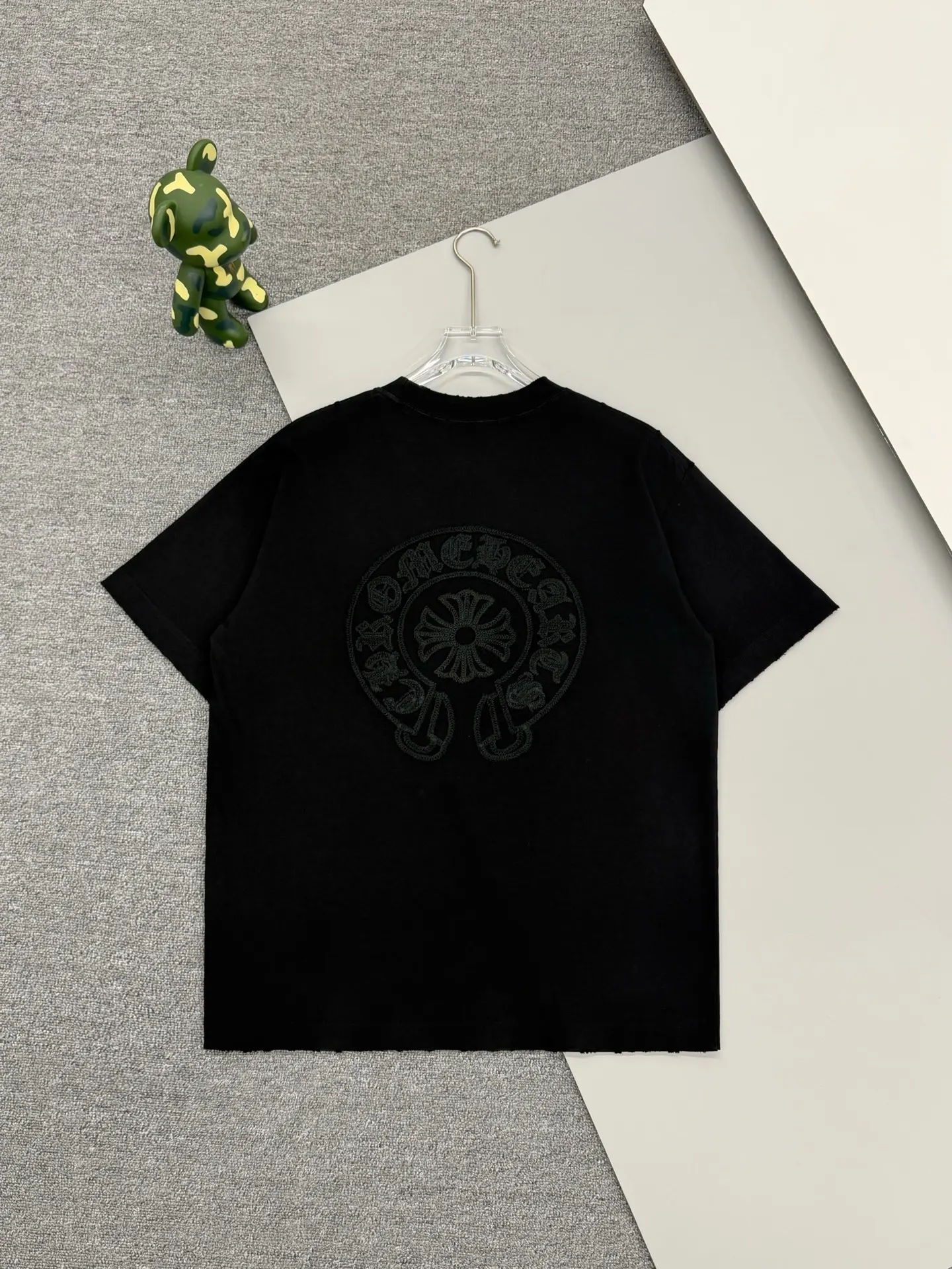 Horseshoe Embroidered Distressed T-Shirt D15013250 — view 2