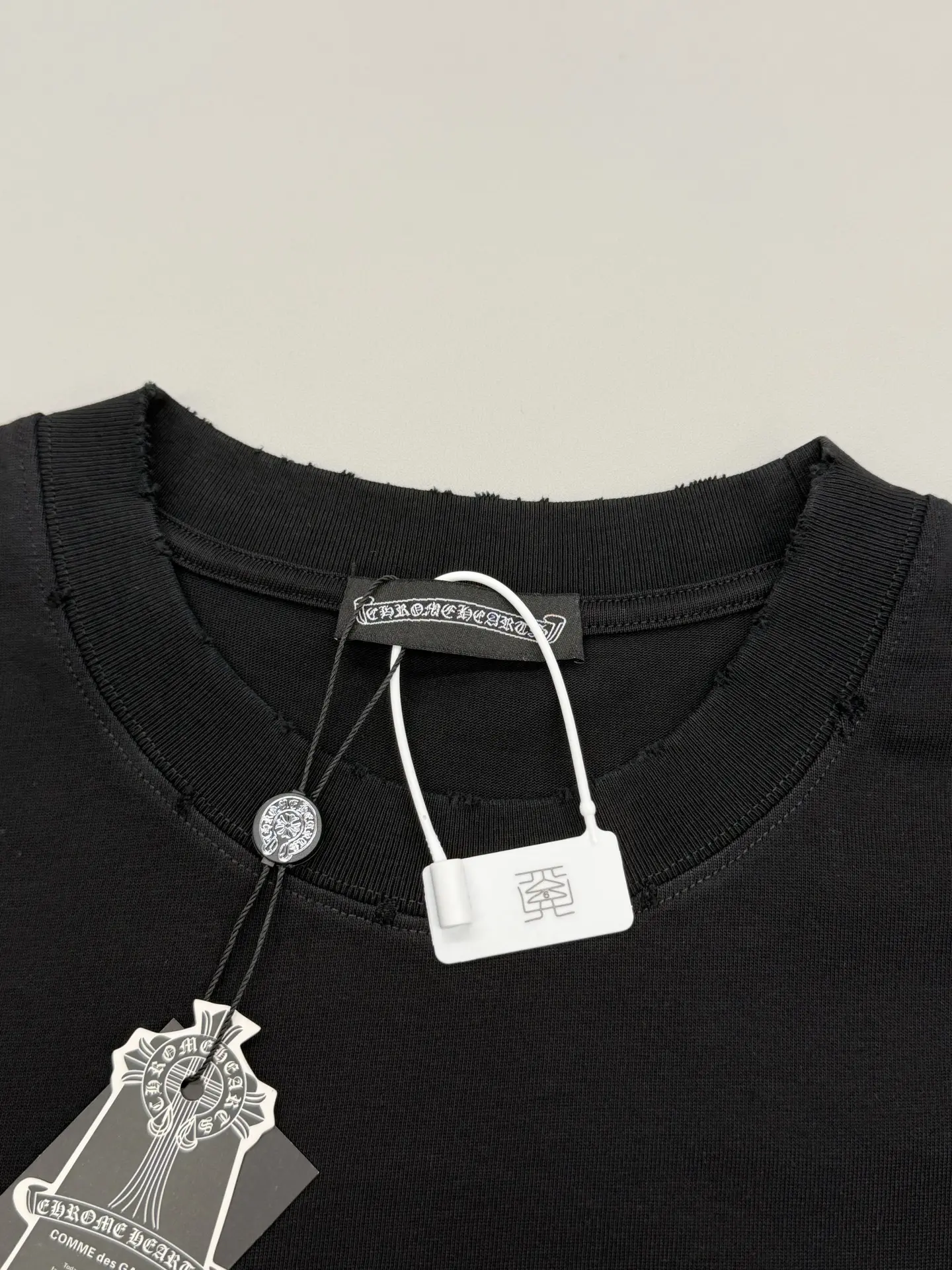 Horseshoe Embroidered Distressed T-Shirt D15013250 — view 3