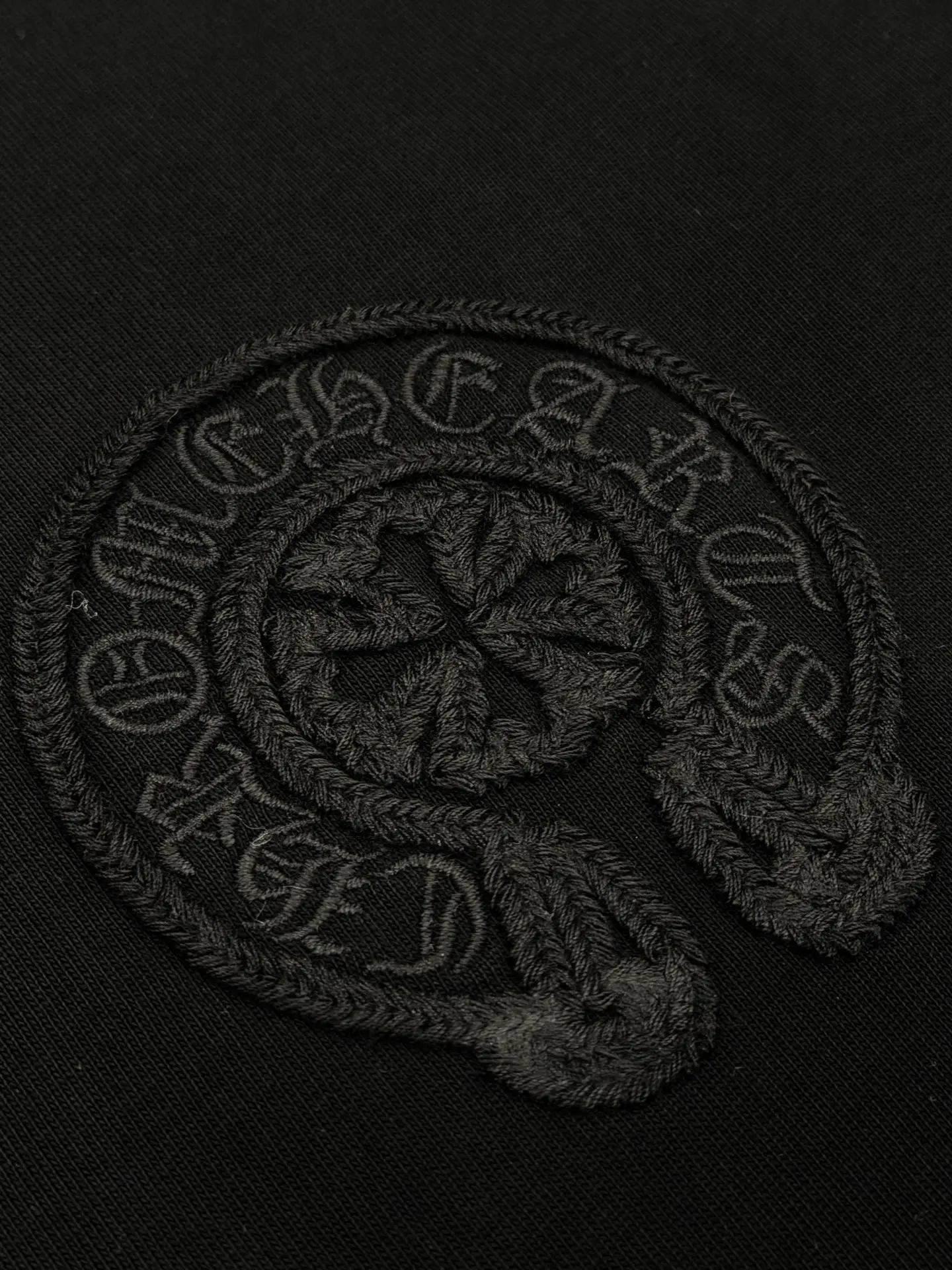 Horseshoe Embroidered Distressed T-Shirt D15013250 — view 4