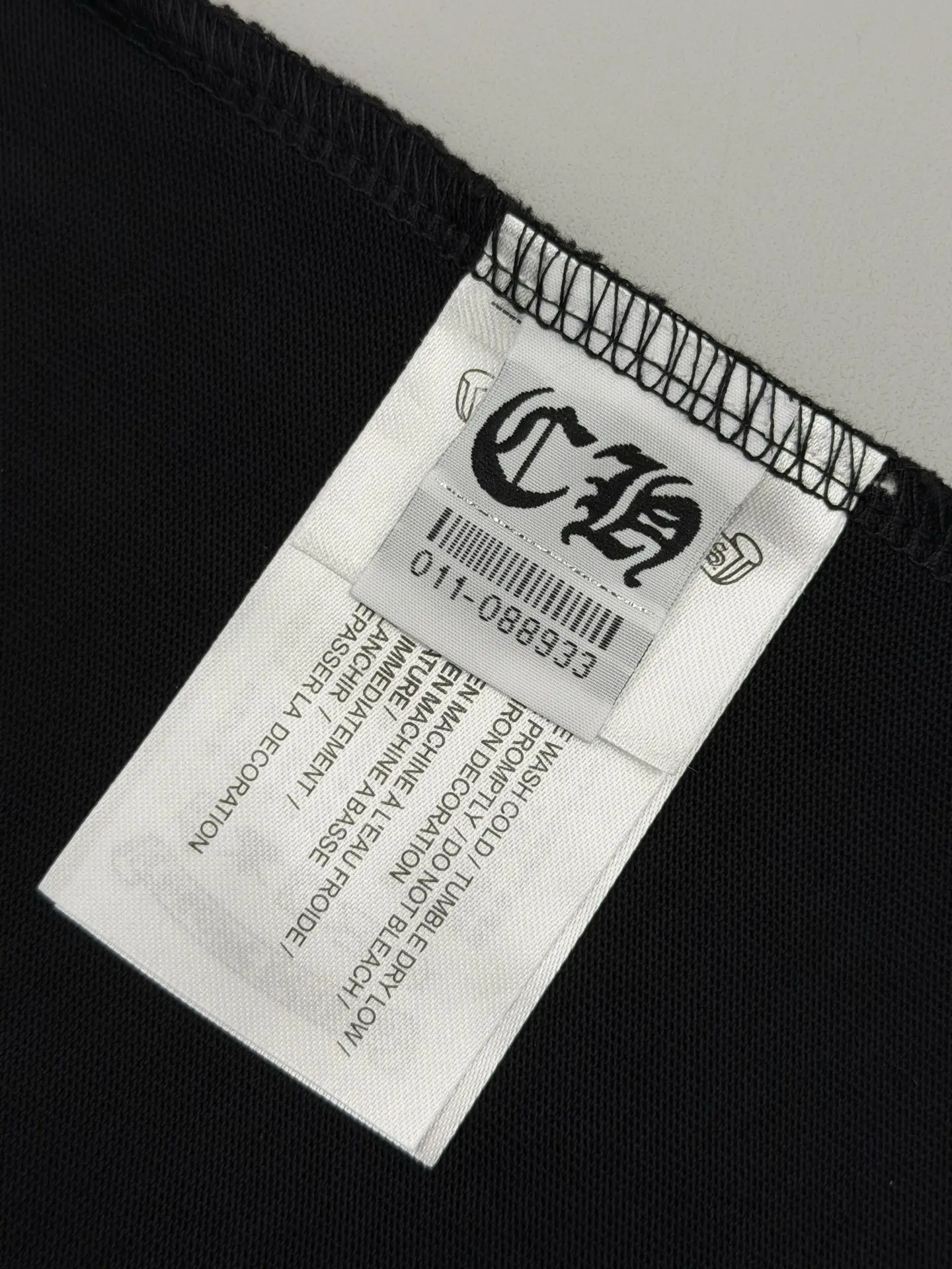 Horseshoe Embroidered Distressed T-Shirt D15013250 — view 8