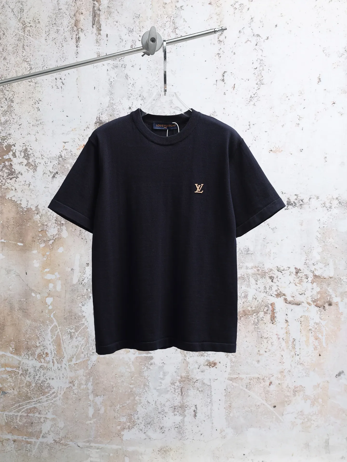 LV Leather Patch Cotton Knit T-Shirt D19020637