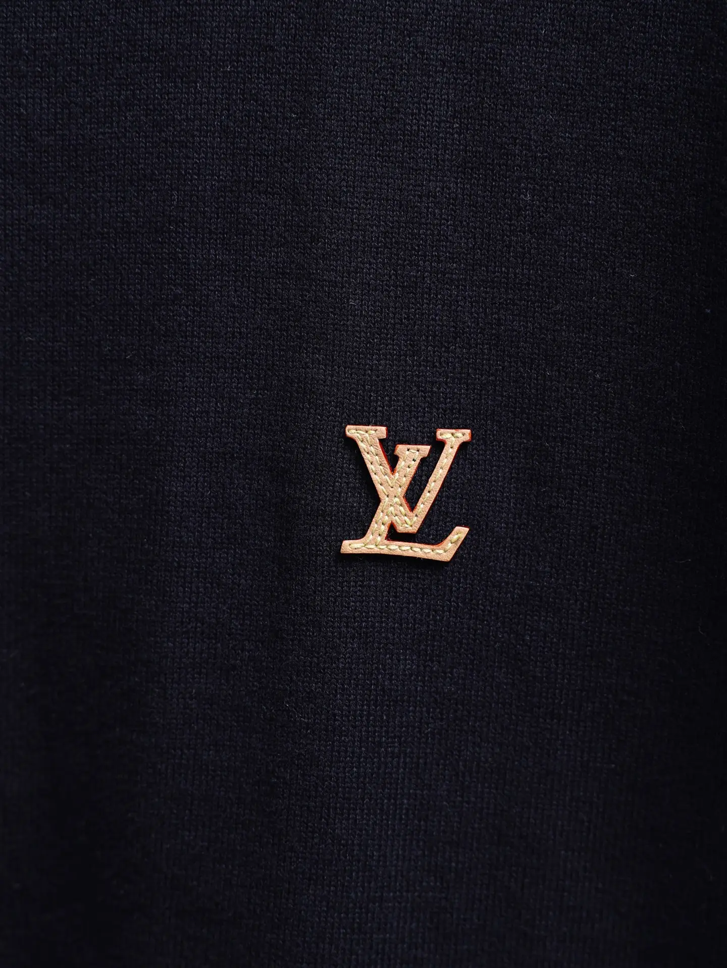 LV Leather Patch Cotton Knit T-Shirt D19020637 — view 3