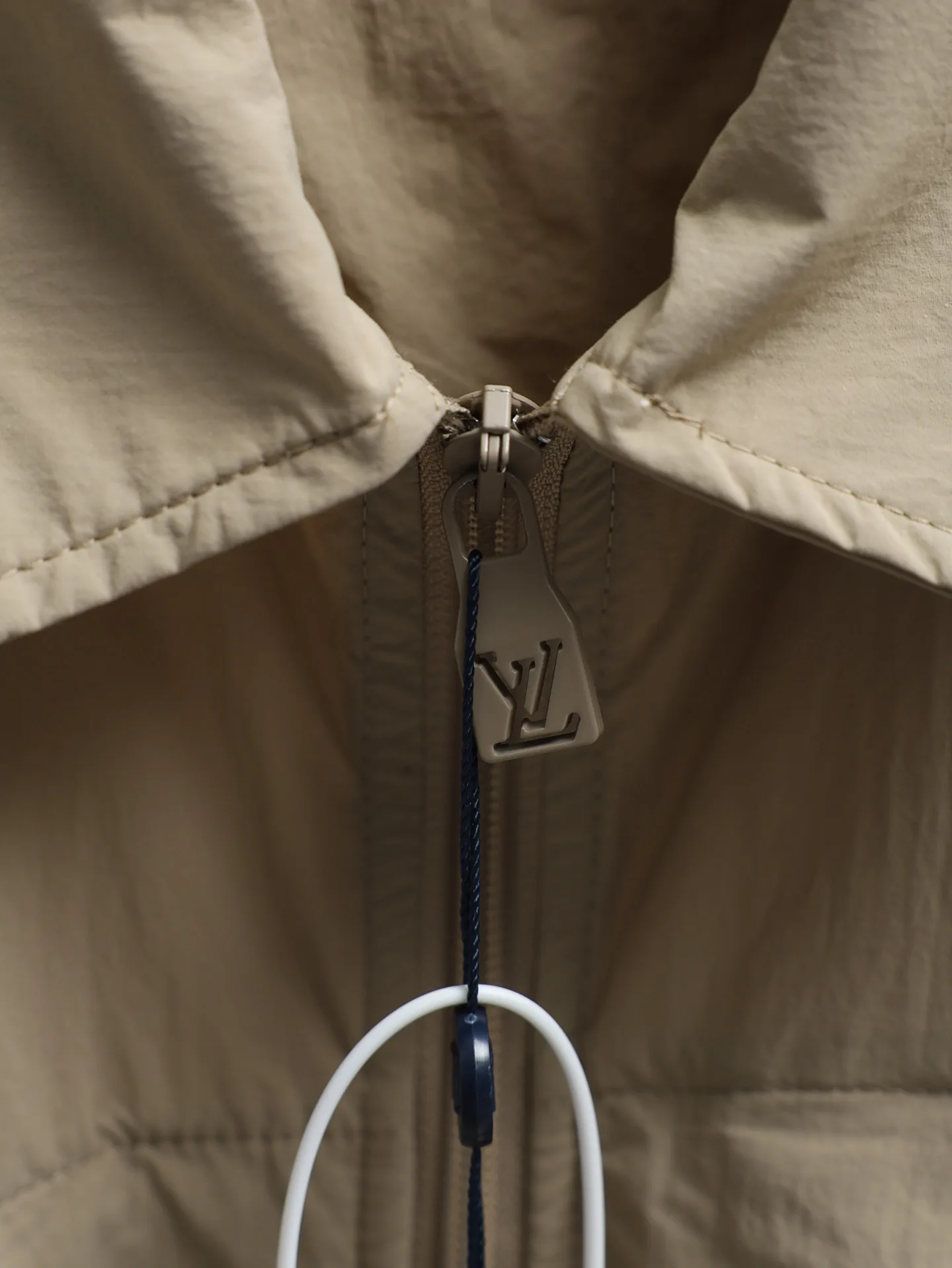 Embroidered Zip-Up Short-Sleeved Camp Shirt D25520640 — view 8