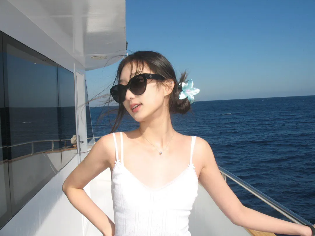 Cat-Eye Sunglasses D20018523