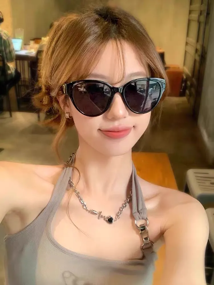 Cat-Eye Sunglasses D20018523 — view 2