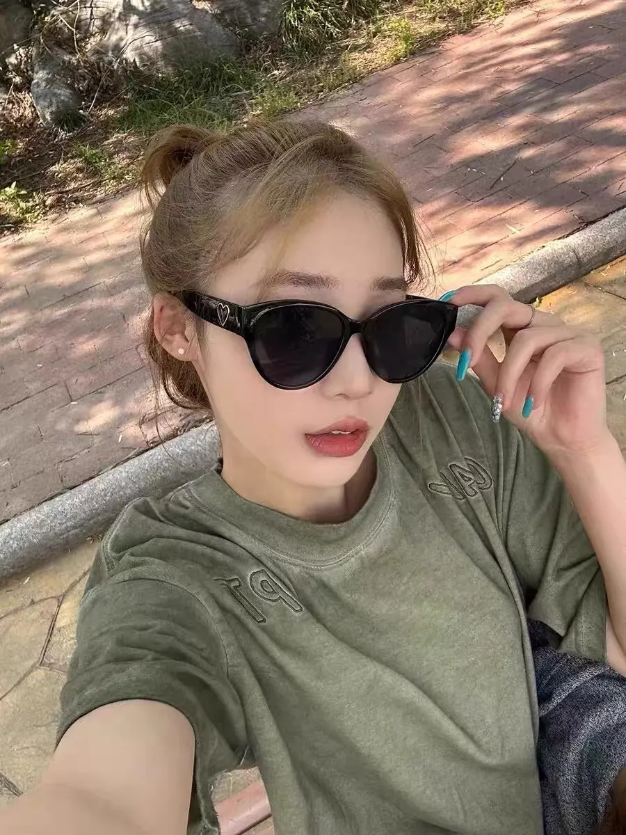 Cat-Eye Sunglasses D20018523 — view 4