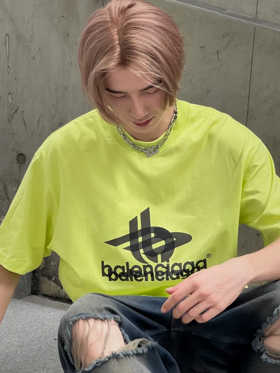 Tape Logo Oversized Cotton T-Shirt D15018651 — view 8
