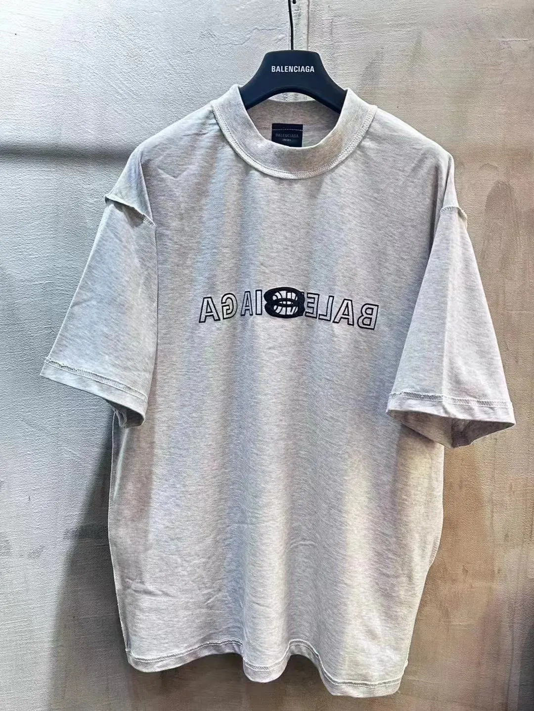Inside-Out Embroidered Logo T-Shirt D11518654