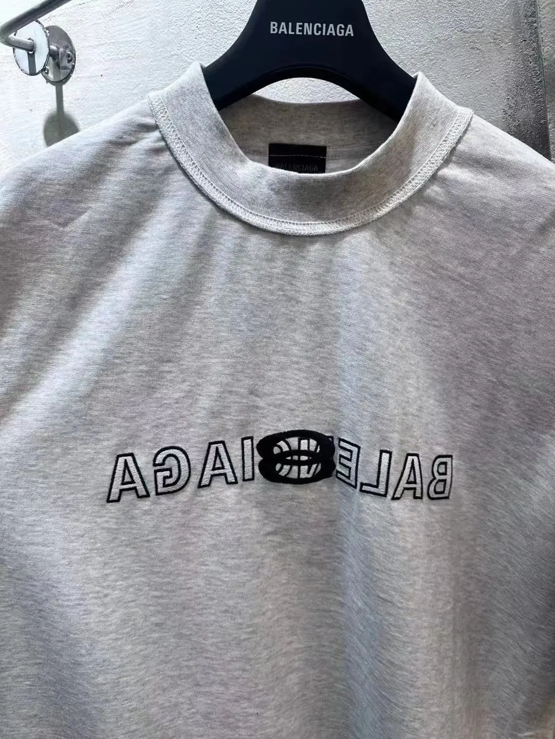 Inside-Out Embroidered Logo T-Shirt D11518654 — view 5