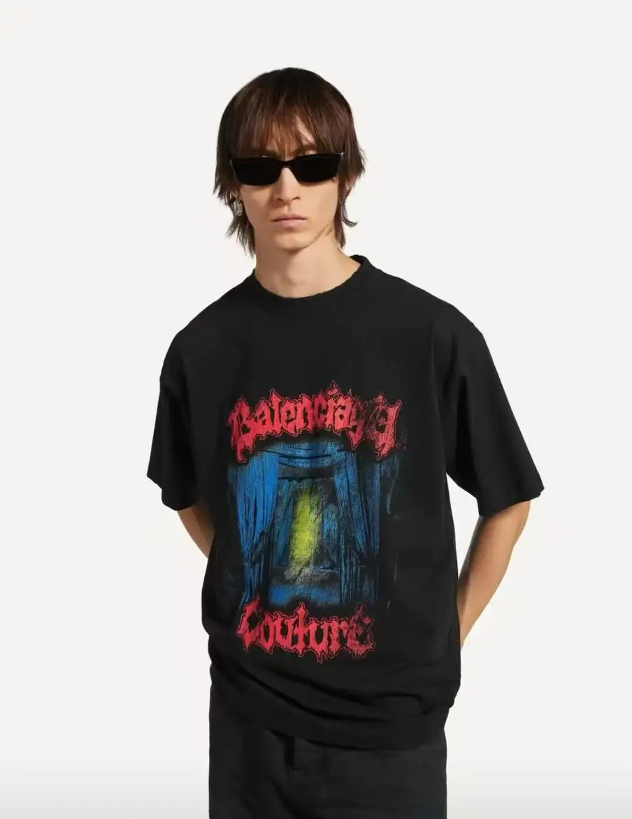 Couture Theater Graphic Print T-Shirt D15518764 — view 2