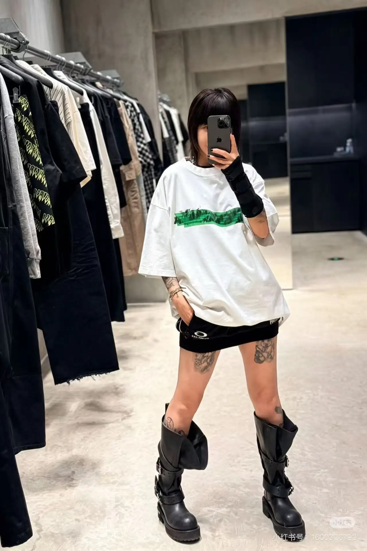 Tape Graffiti Logo Cotton T-Shirt D15518767 — view 8