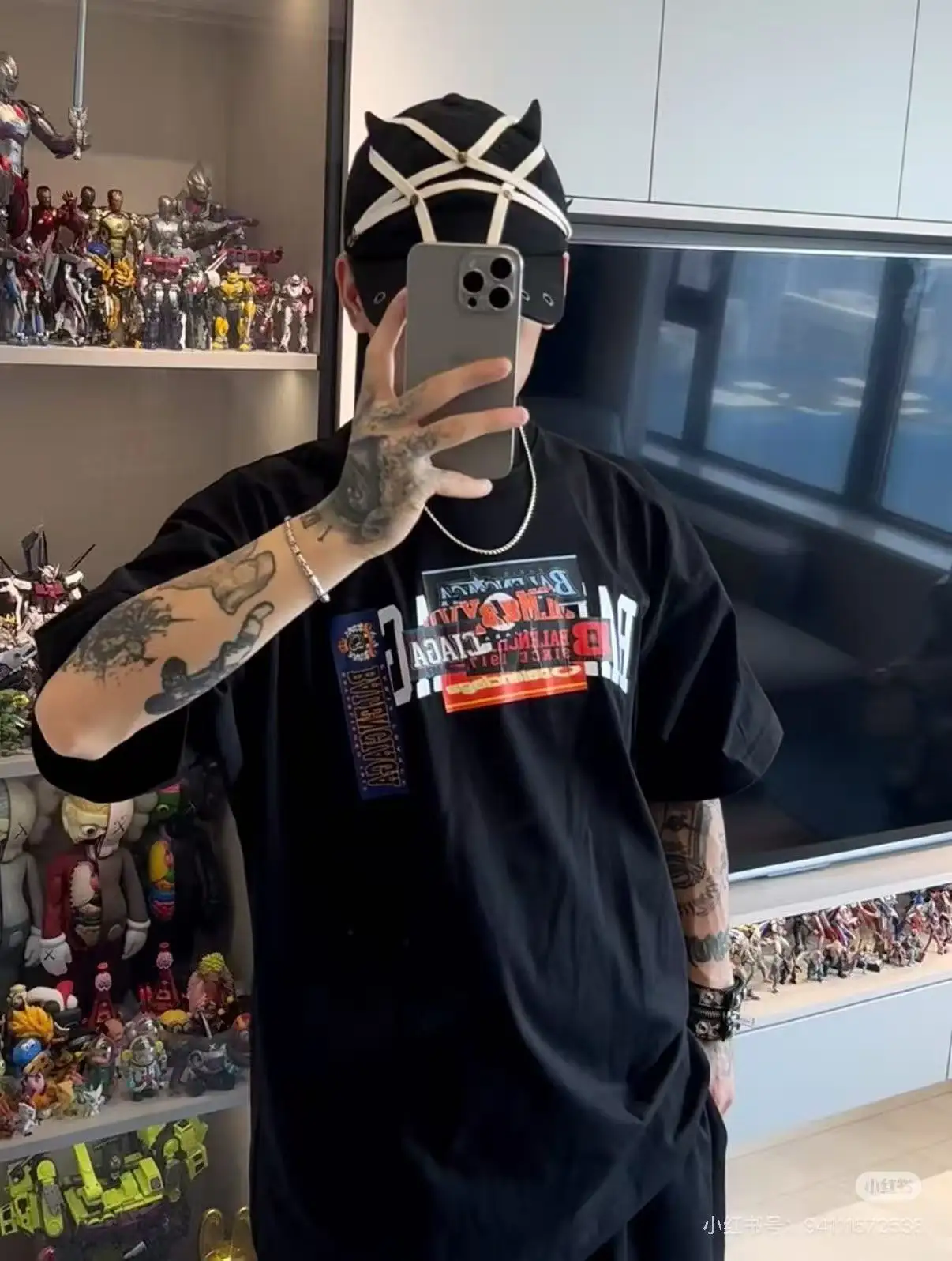 Passport Sticker Graphic Oversized T-Shirt D15518666 — view 5