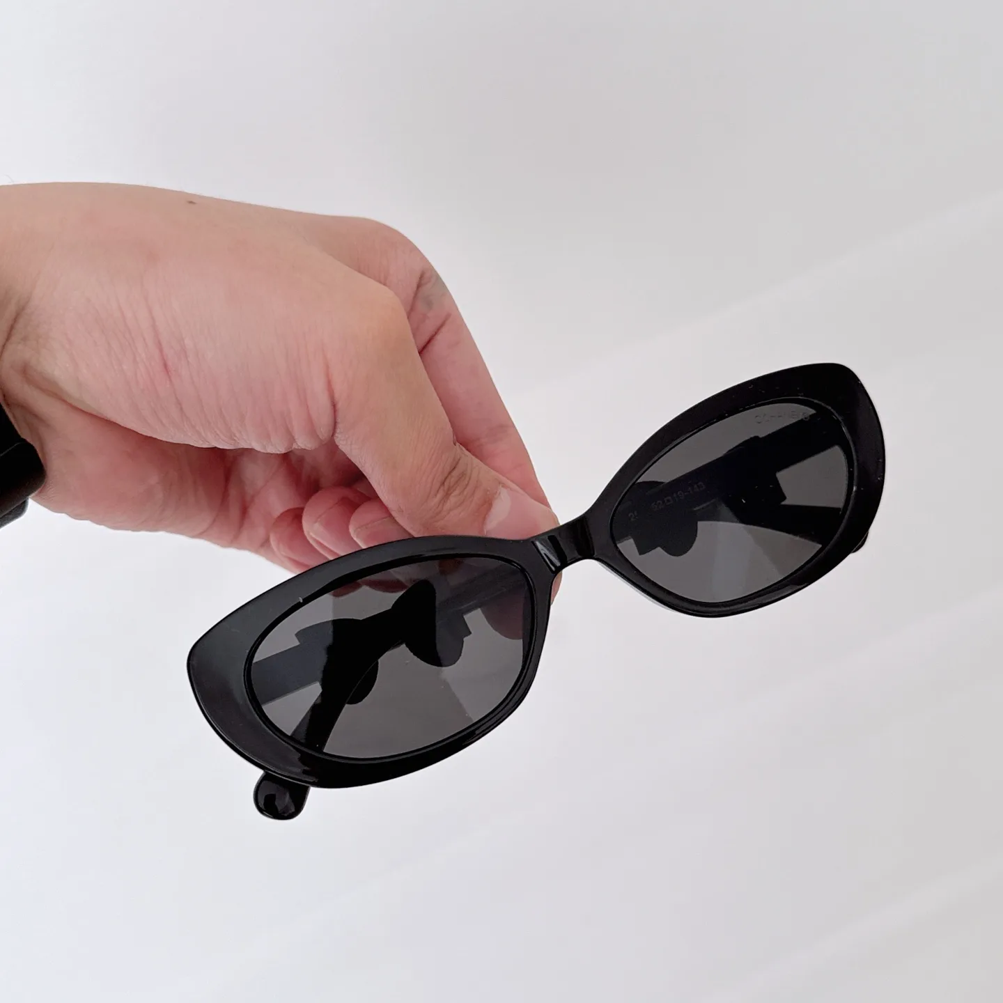 Chanel Bow-Detail Cat-Eye Sunglasses D20018545 — view 2