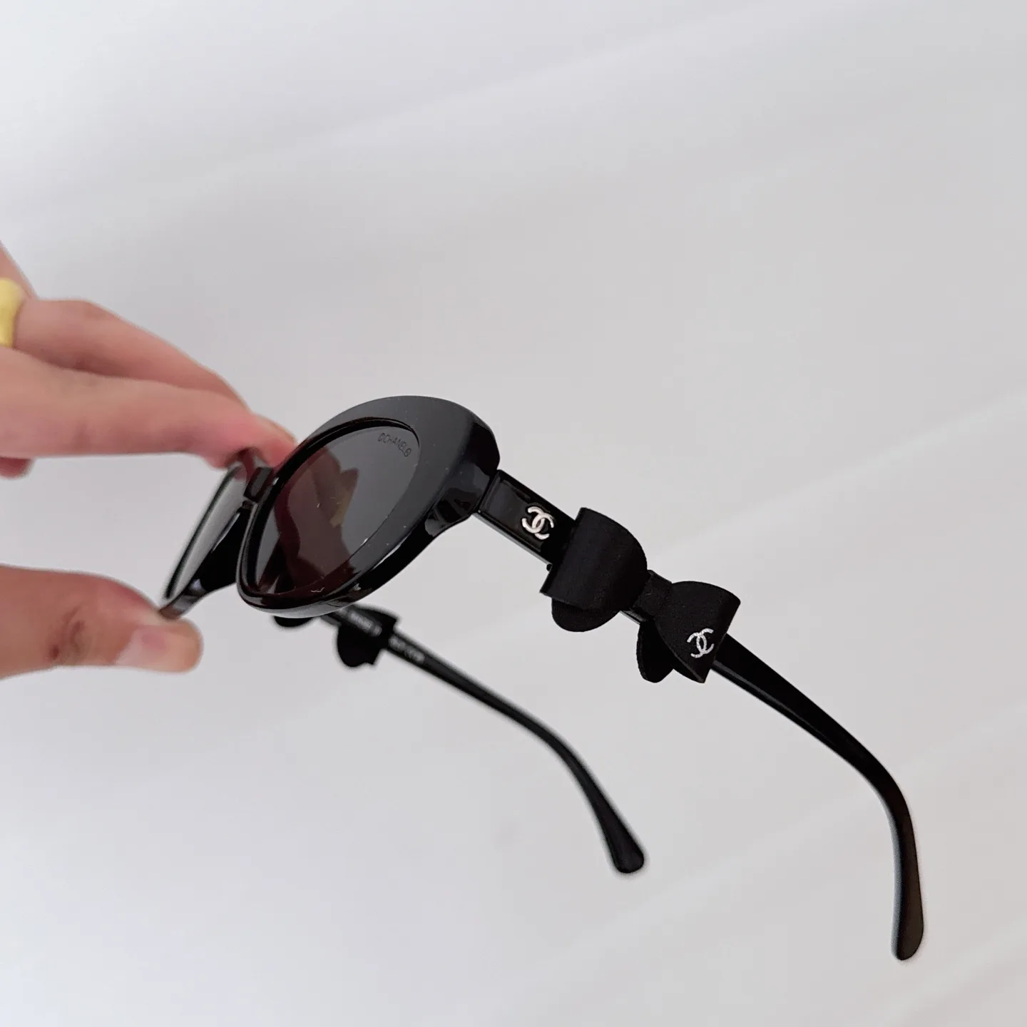 Chanel Bow-Detail Cat-Eye Sunglasses D20018545 — view 3