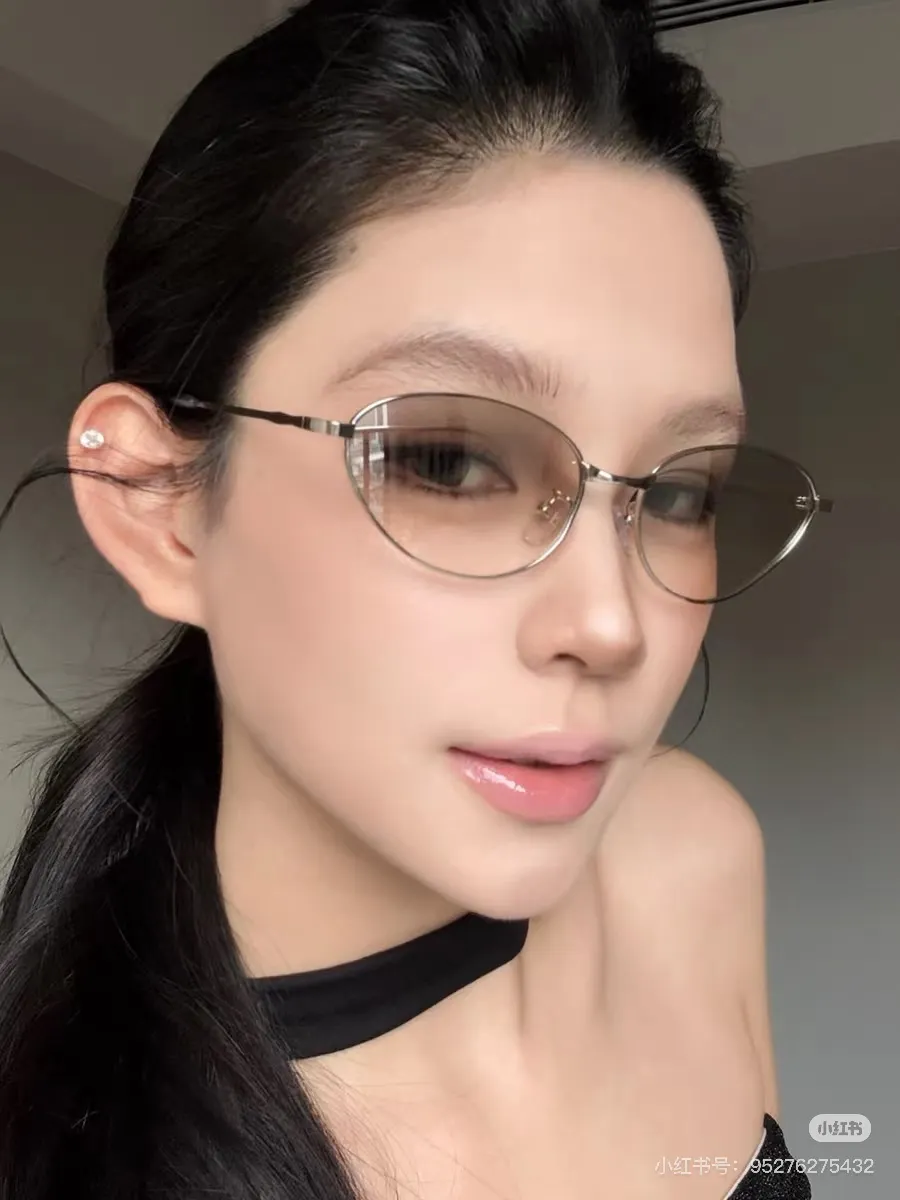 Fashionable Square-Frame Sunglasses D20018541