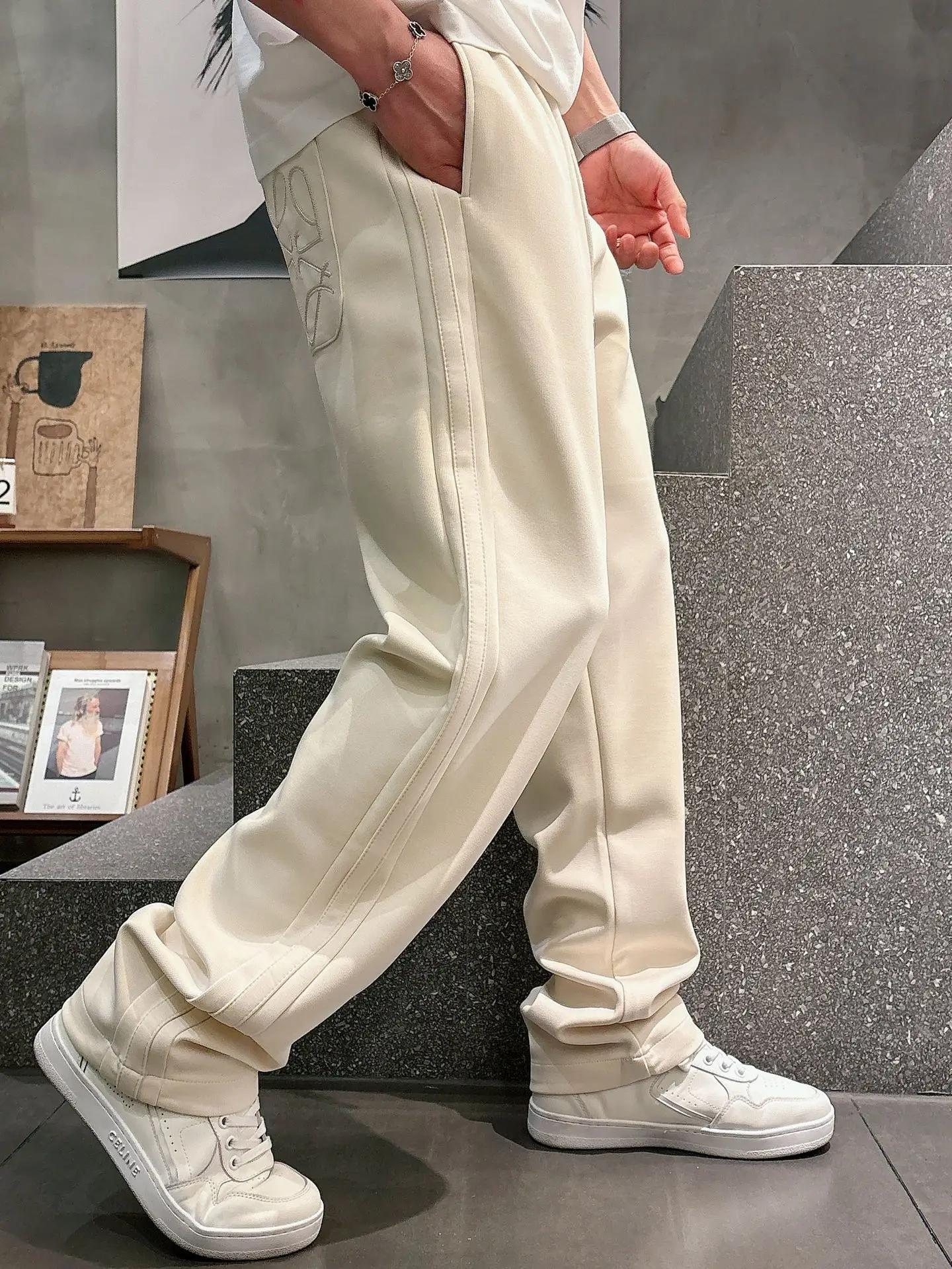 Embroidered Logo Straight-Leg Sweatpants D23014246 — view 5