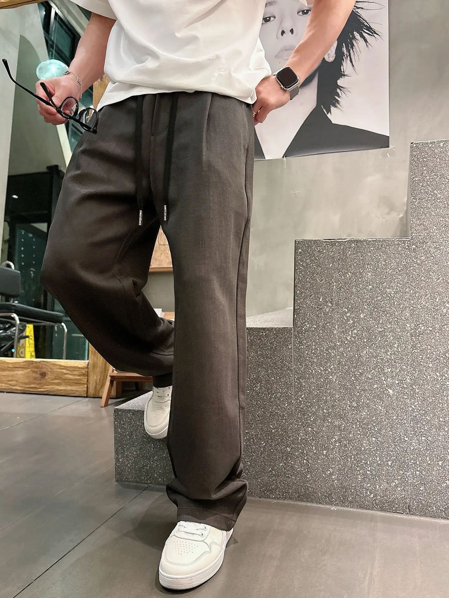 Logo-Appliqué Straight-Leg Trousers D22514252 — view 4