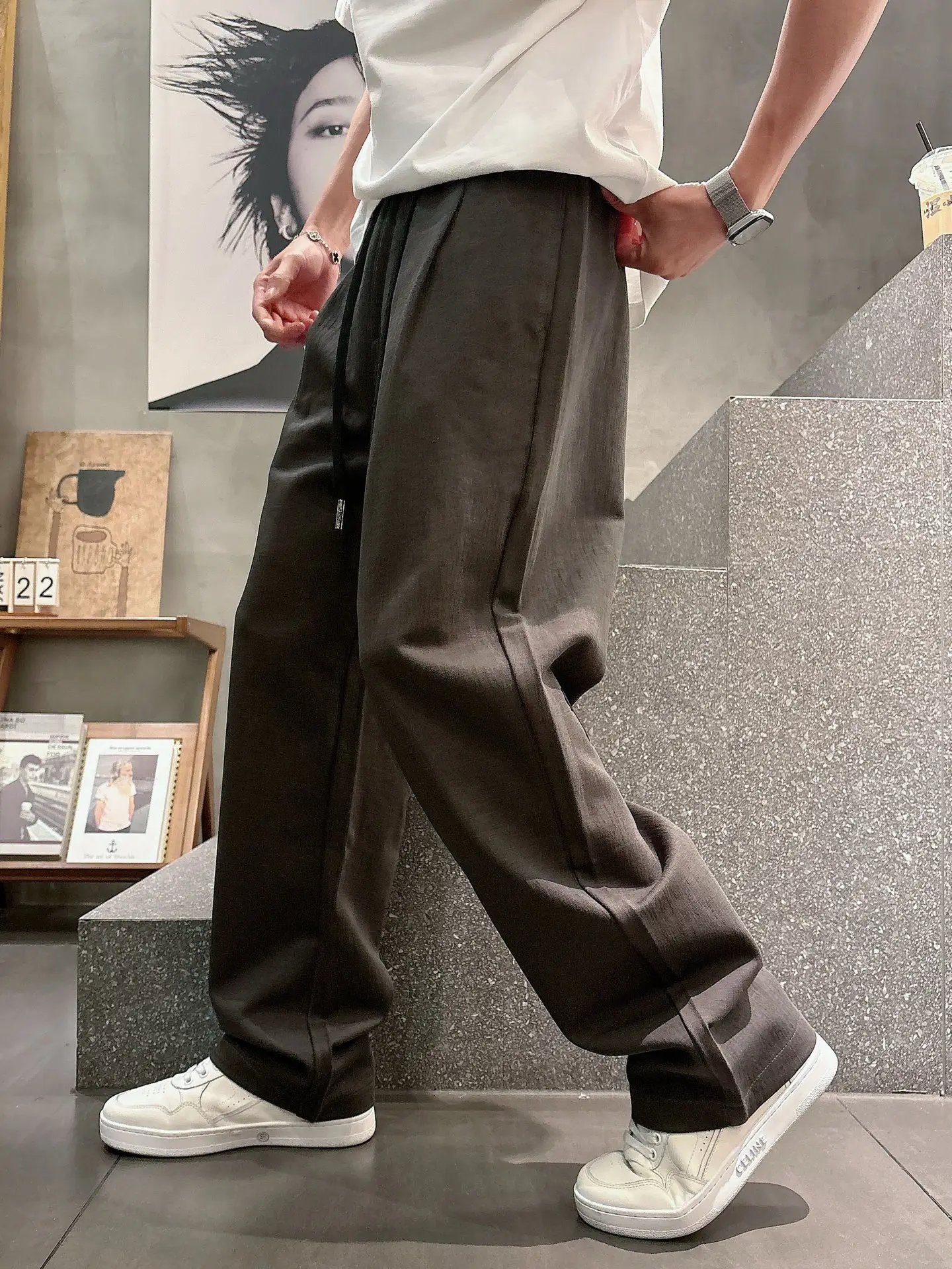 Logo-Appliqué Straight-Leg Trousers D22514252 — view 5