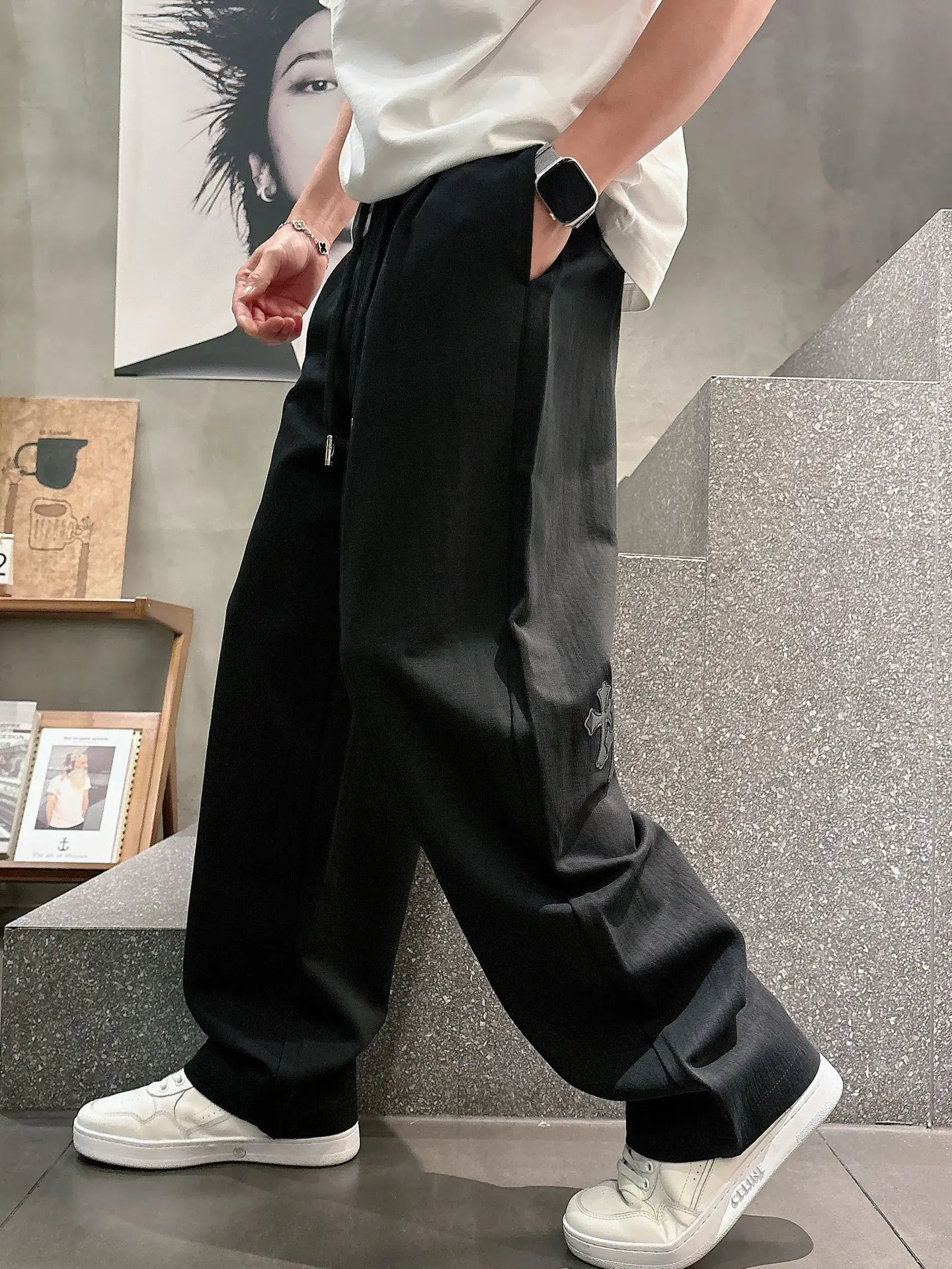 Logo-Appliqué Straight-Leg Drawstring Trousers D22514251 — view 3